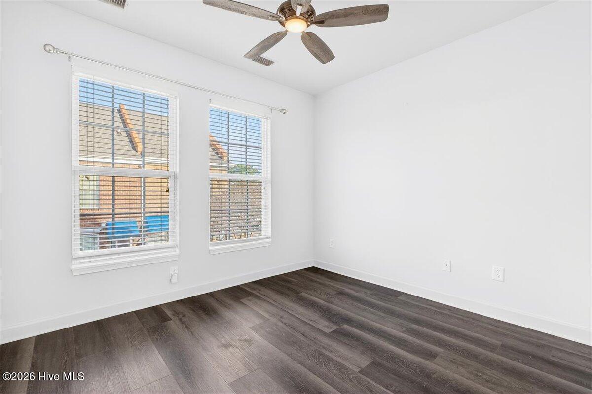 100548437 | Photo 38