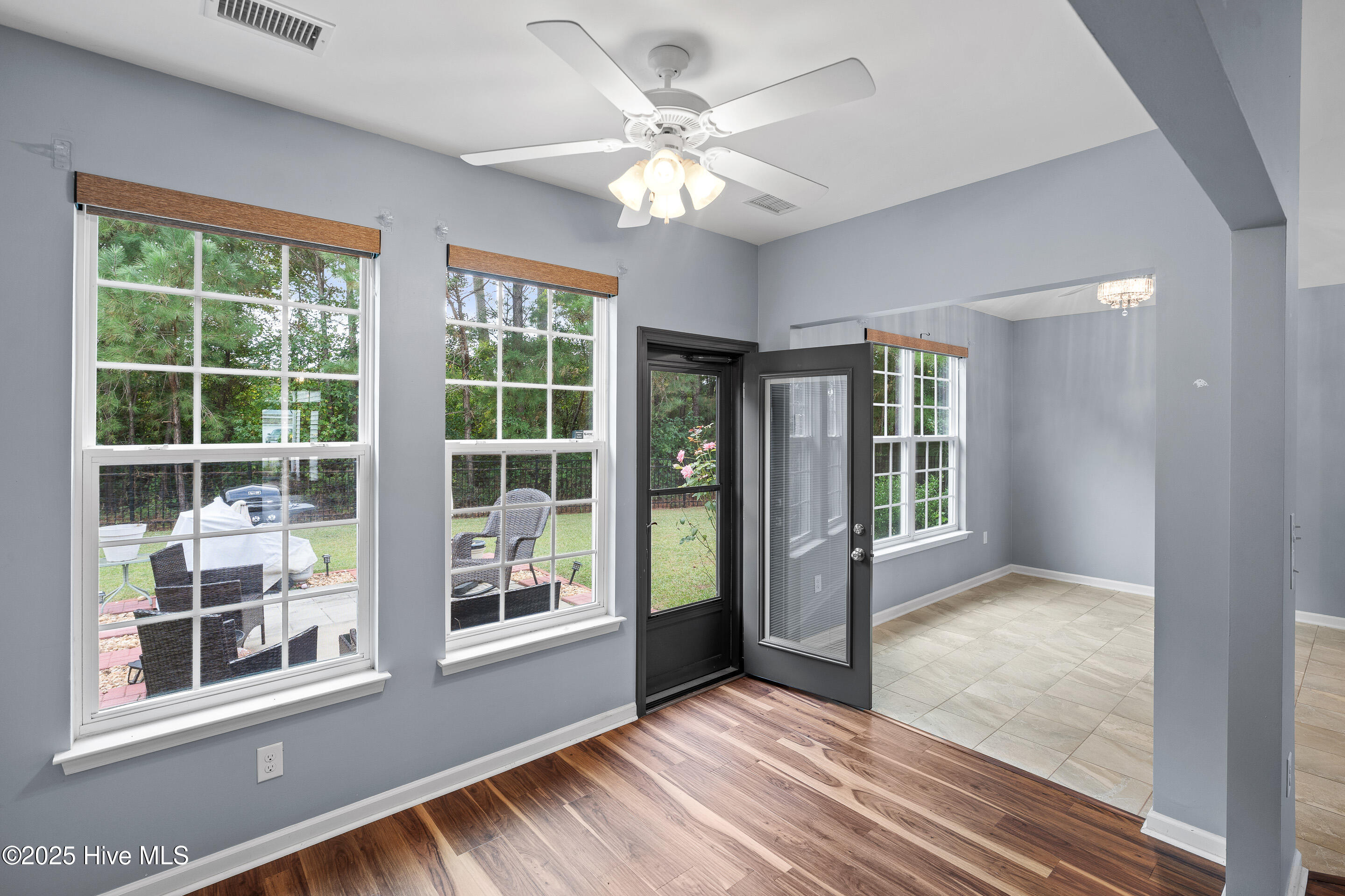 100533720 | Photo 23