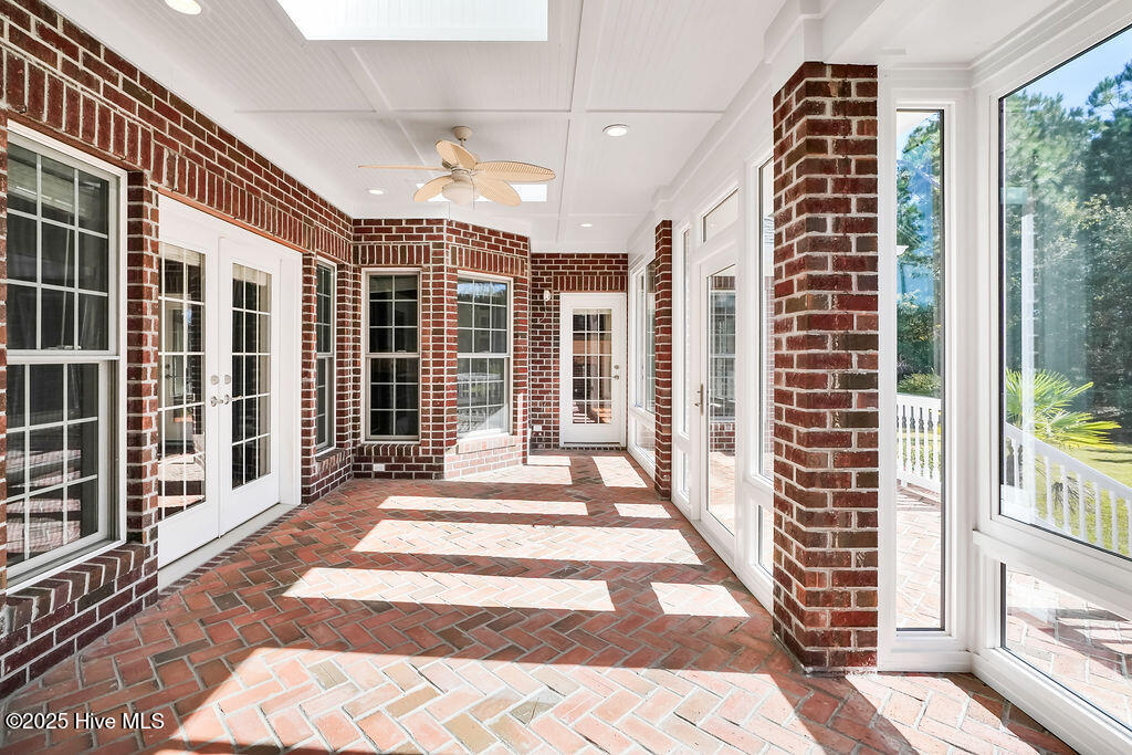 100540084 | Photo 41