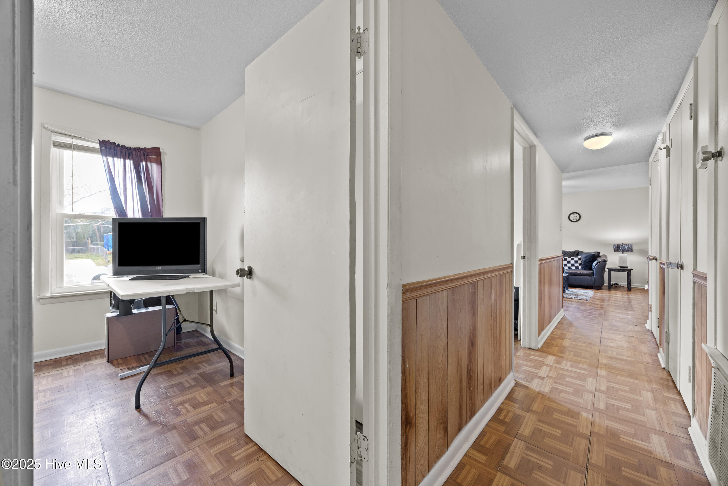 100541005 | Photo 22