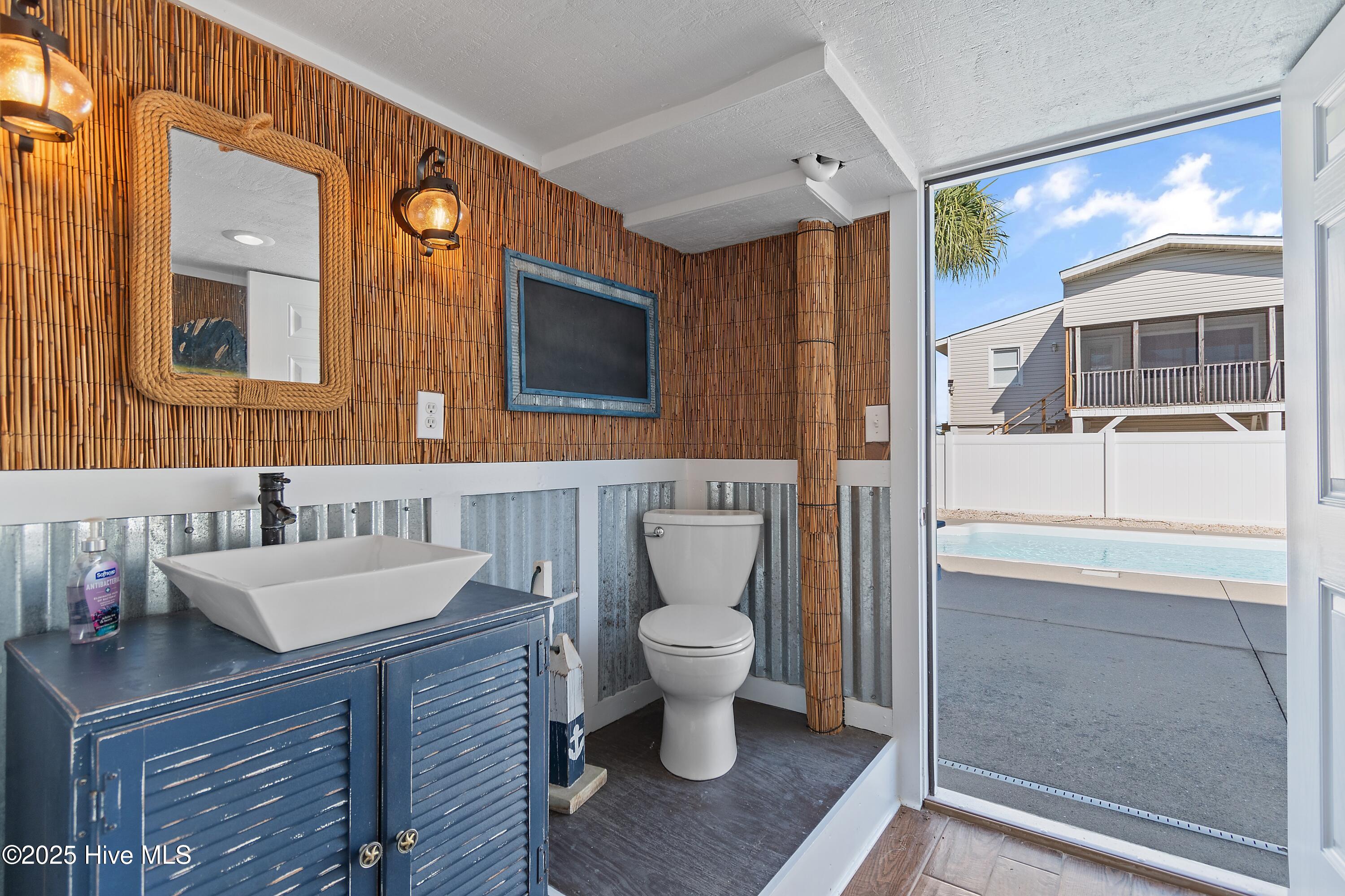 100535227 | Photo 32