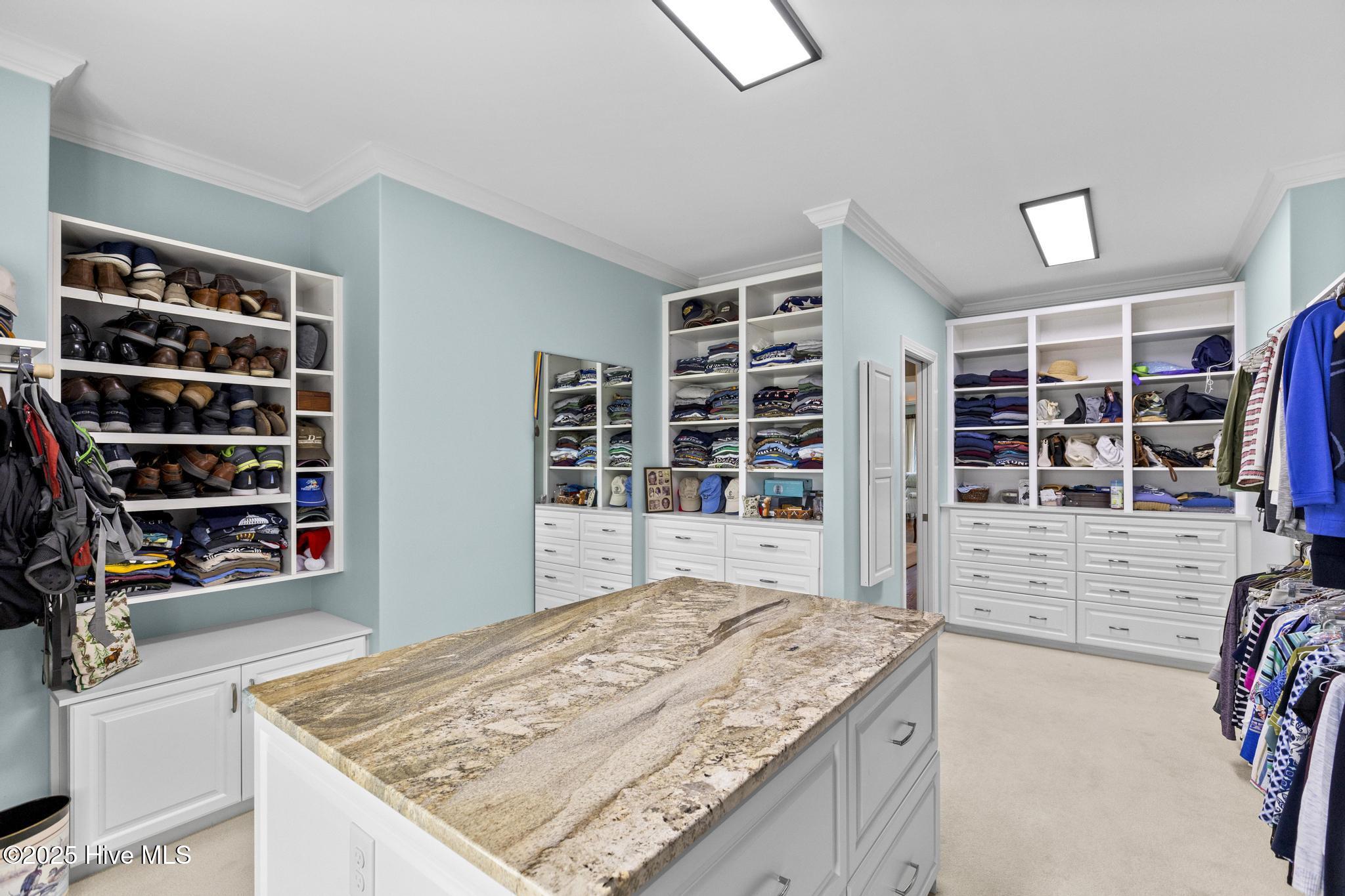 100567588 | Photo 25