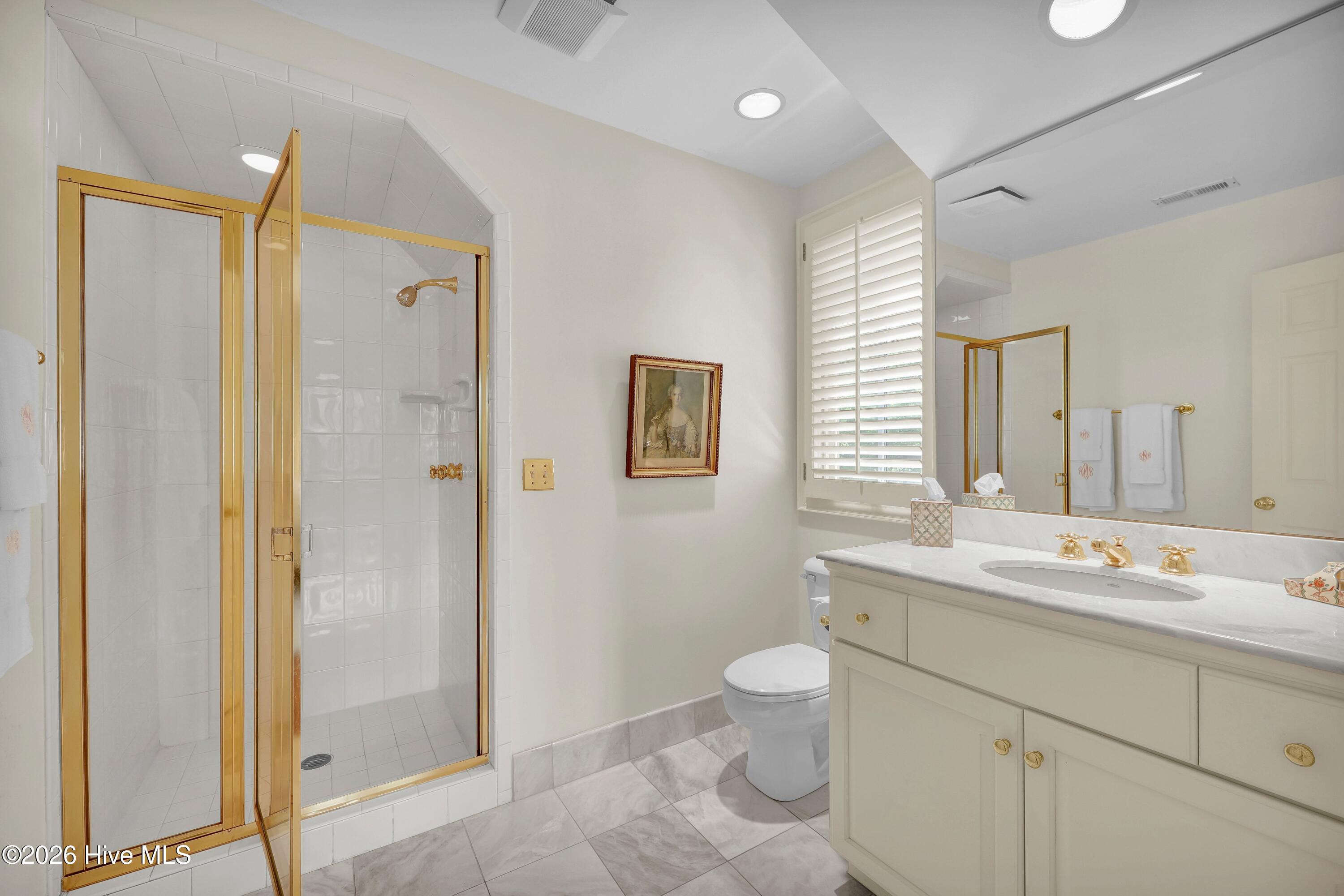 100567491 | Photo 32