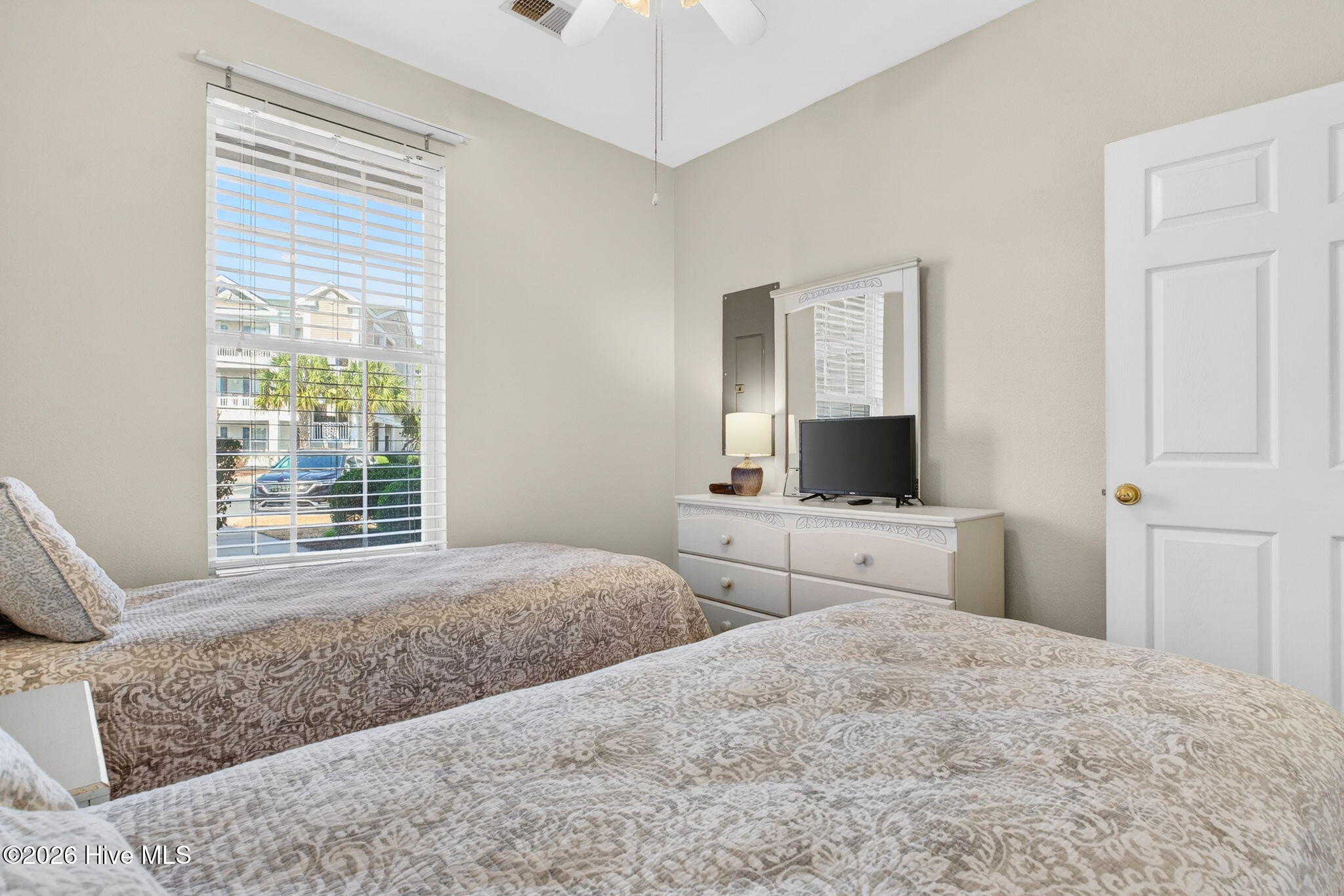 100559381 | Photo 27