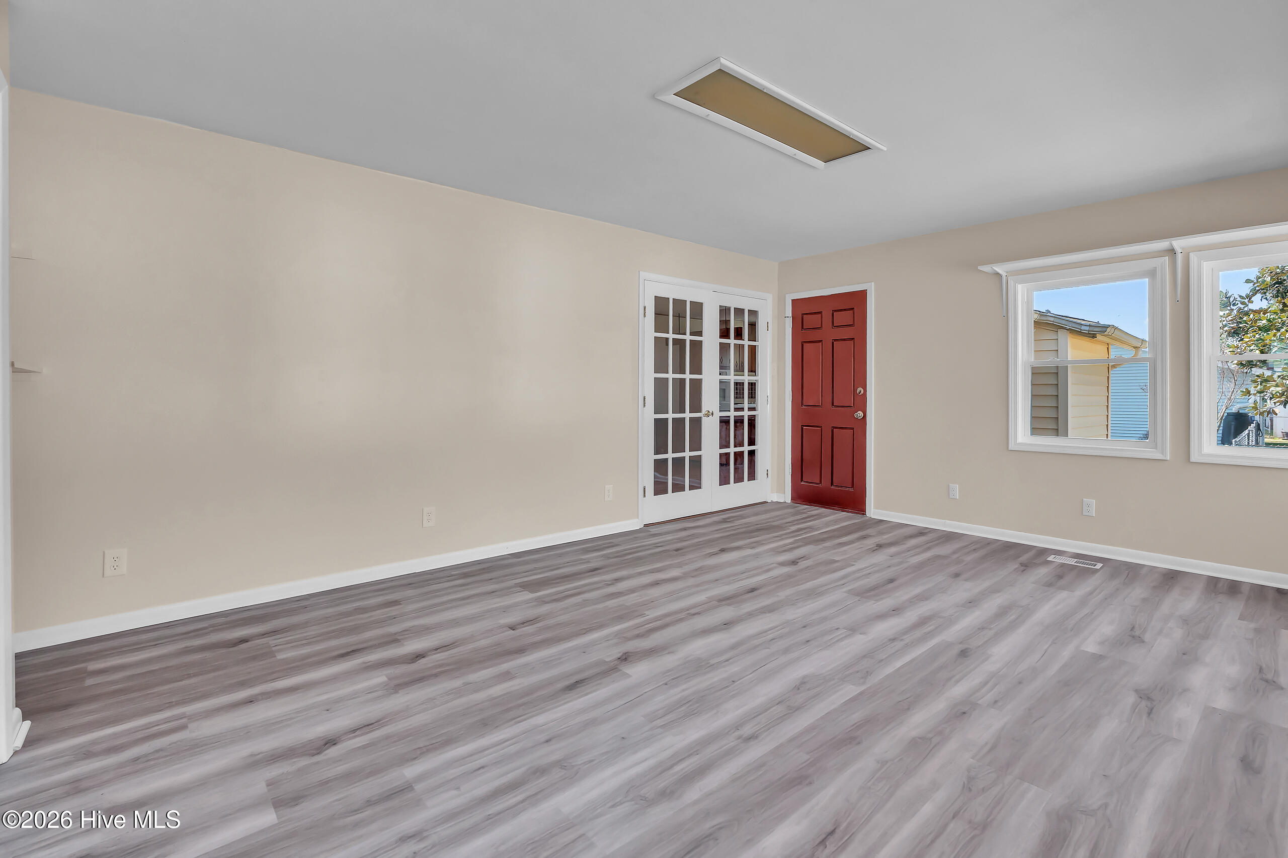 100557888 | Photo 23