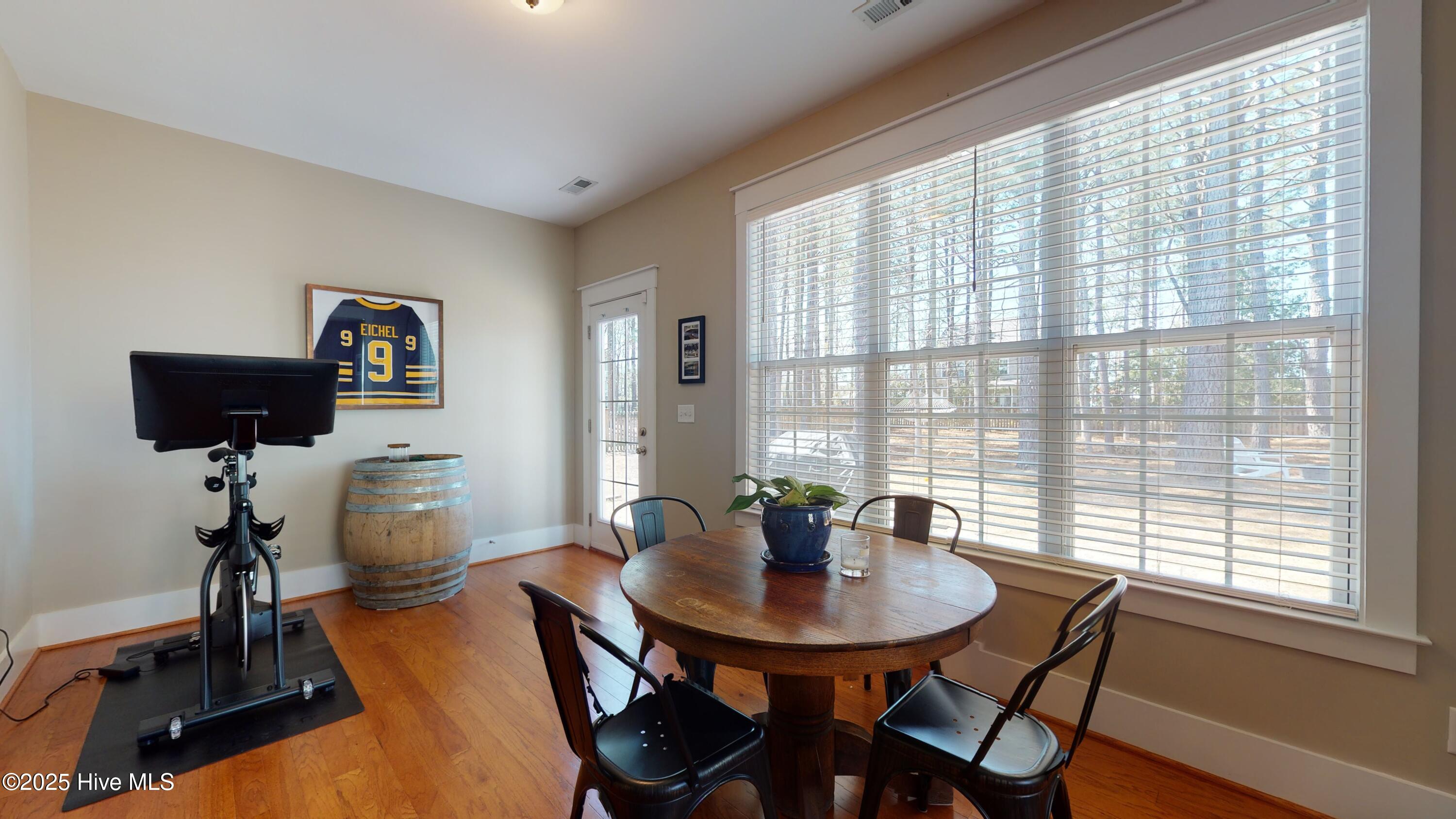 100570166 | Photo 32