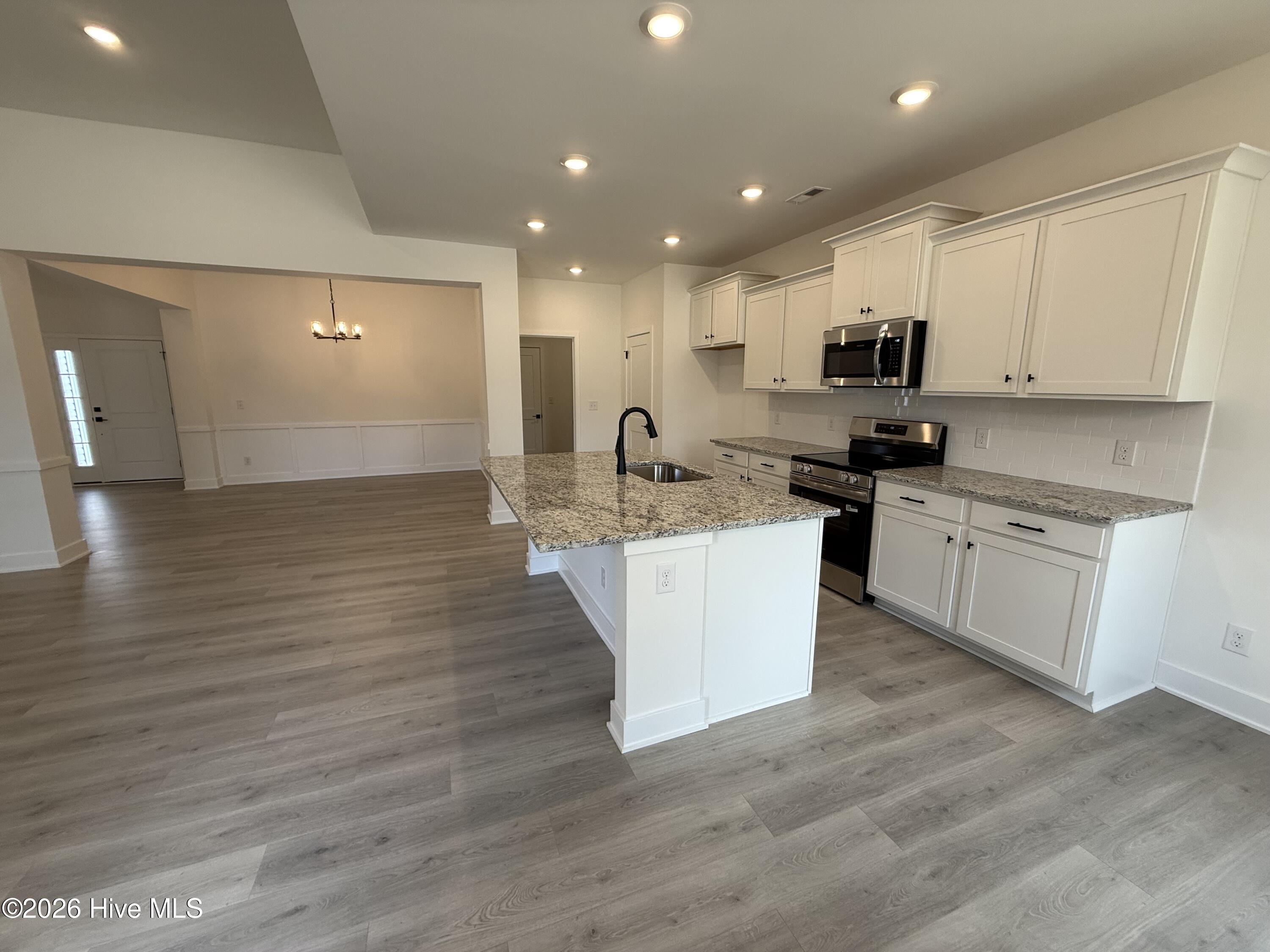 100546686 | Photo 25