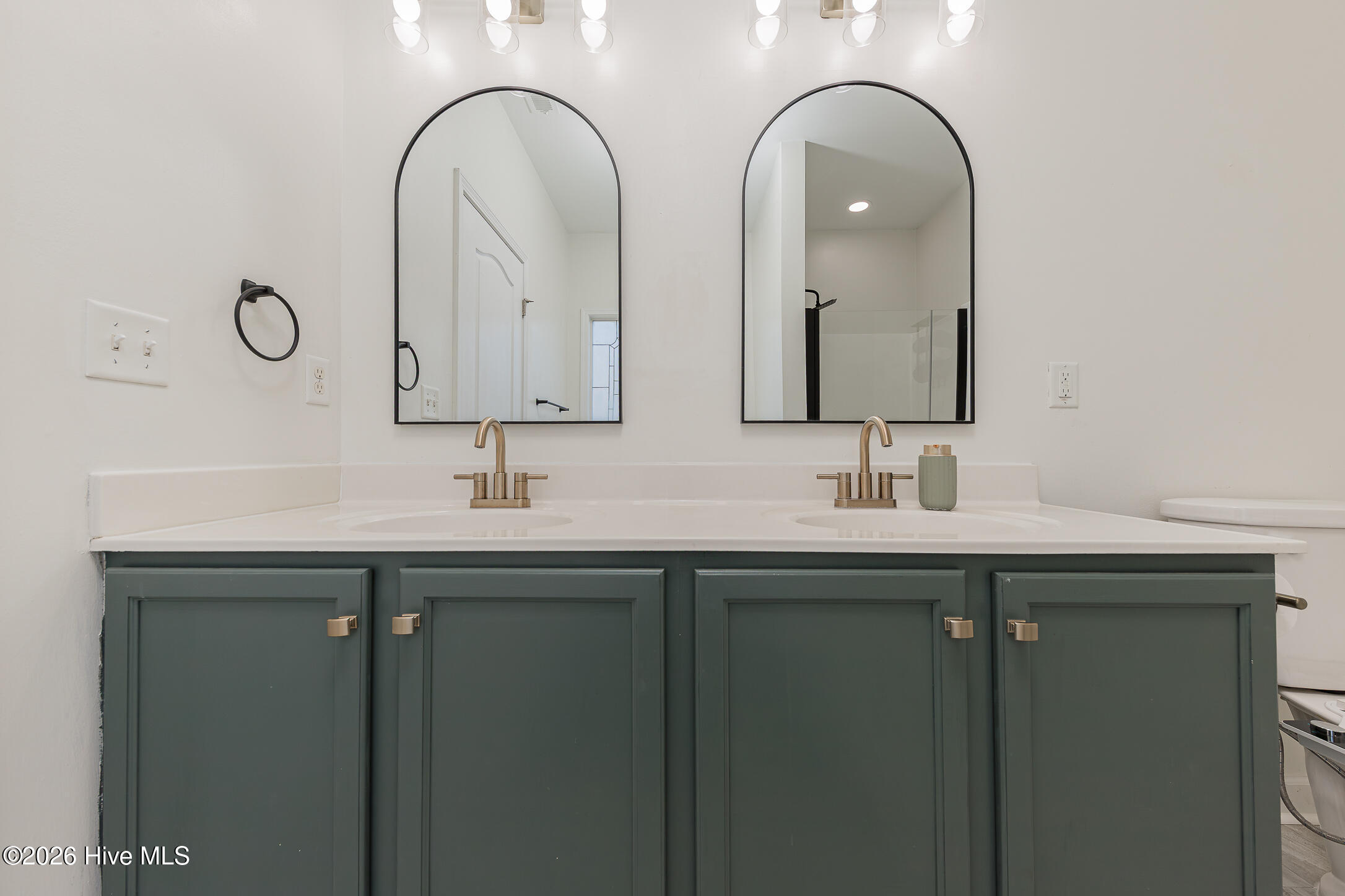 100566582 | Photo 24