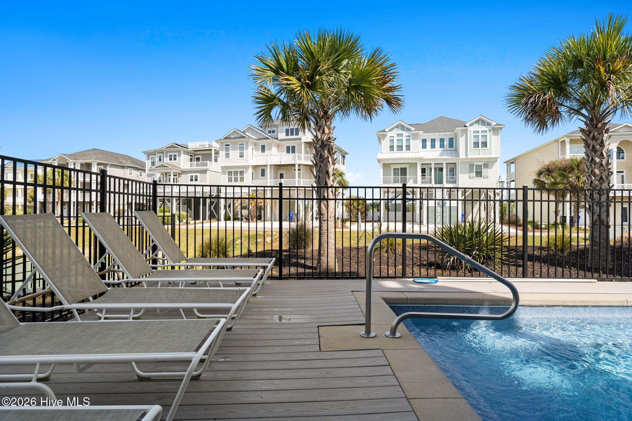 100564964 | Photo 51