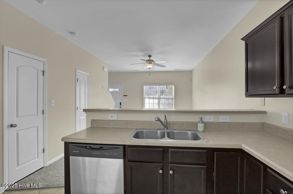 100546186 | Photo 16