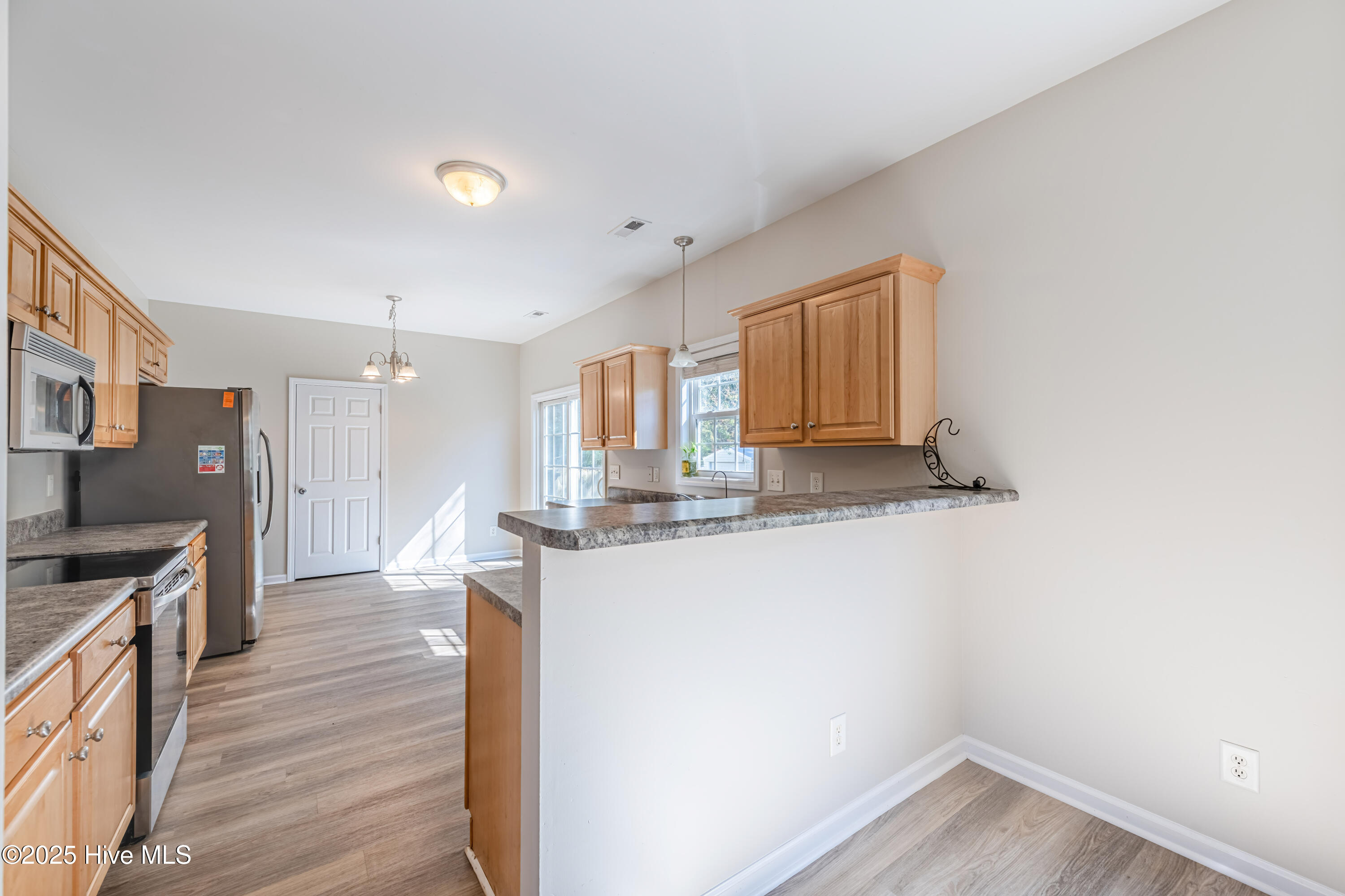 100521168 | Photo 16