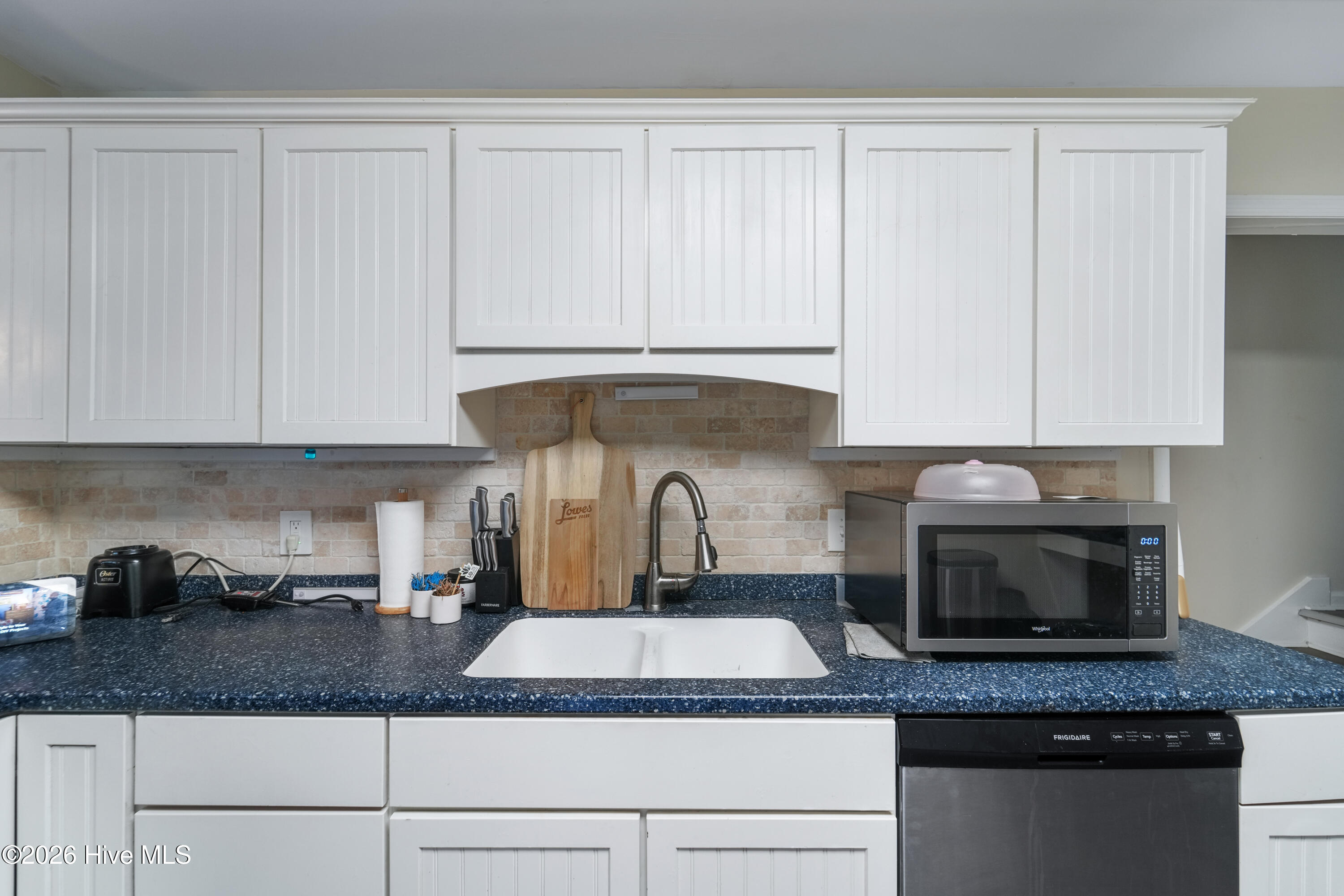 100561958 | Photo 16