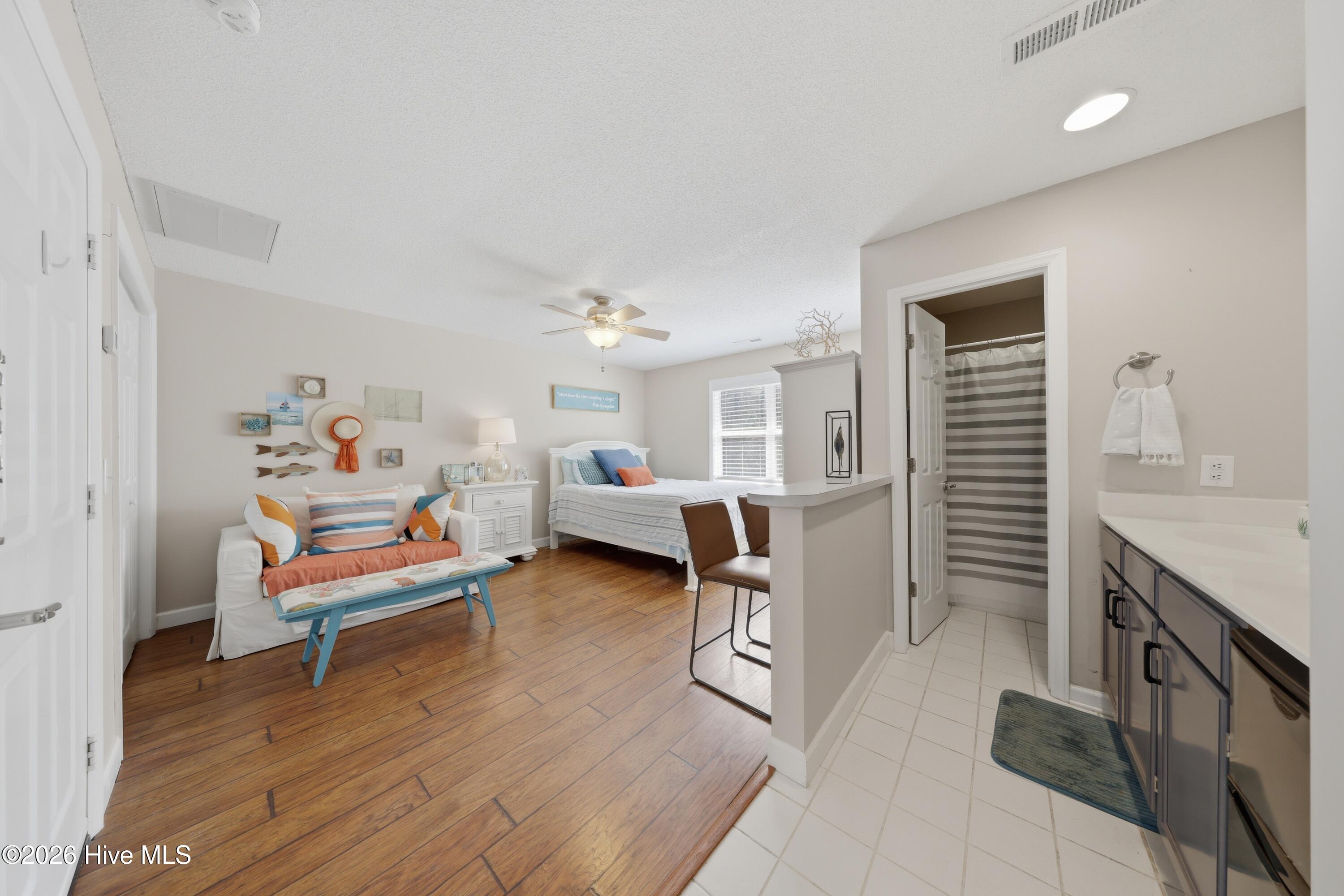 100561608 | Photo 21