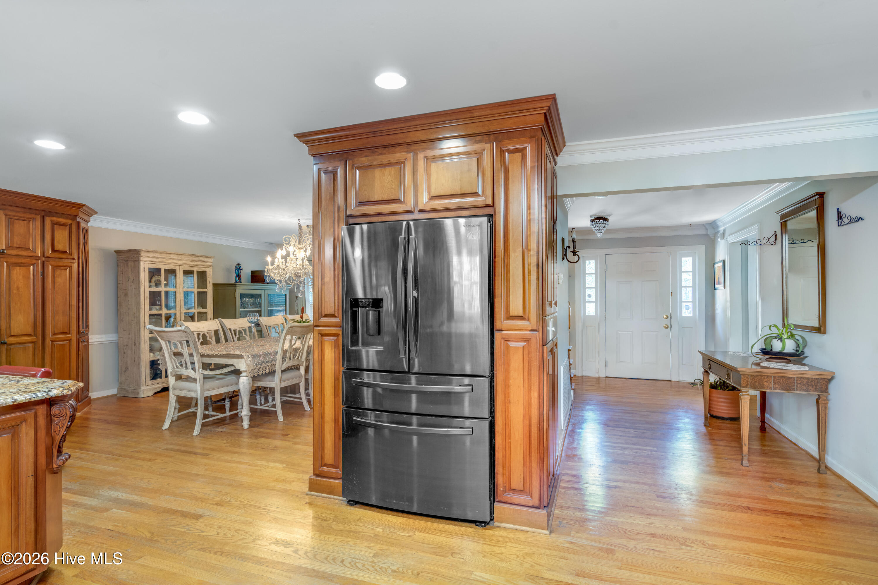 100548733 | Photo 12