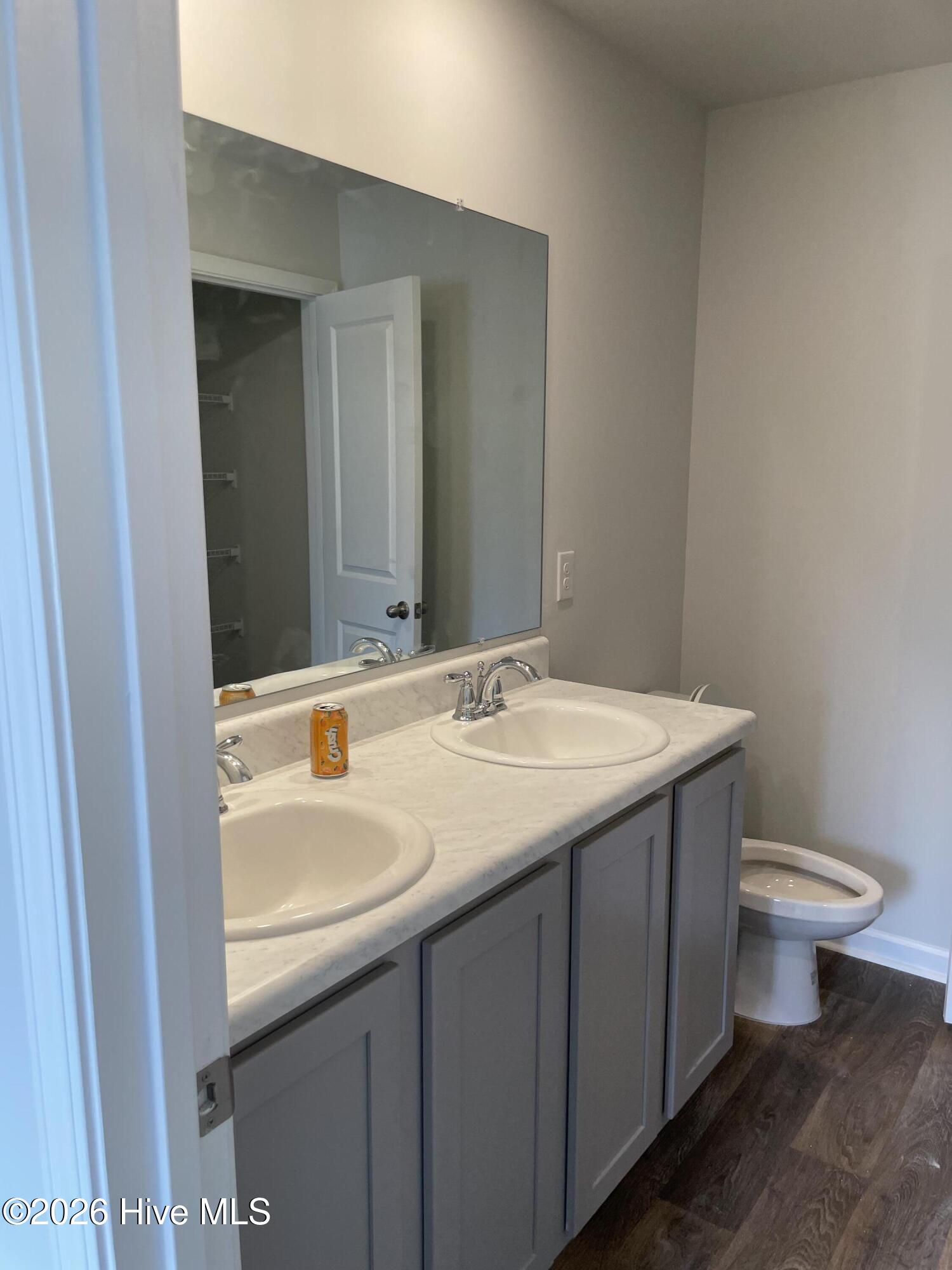 100548569 | Photo 19