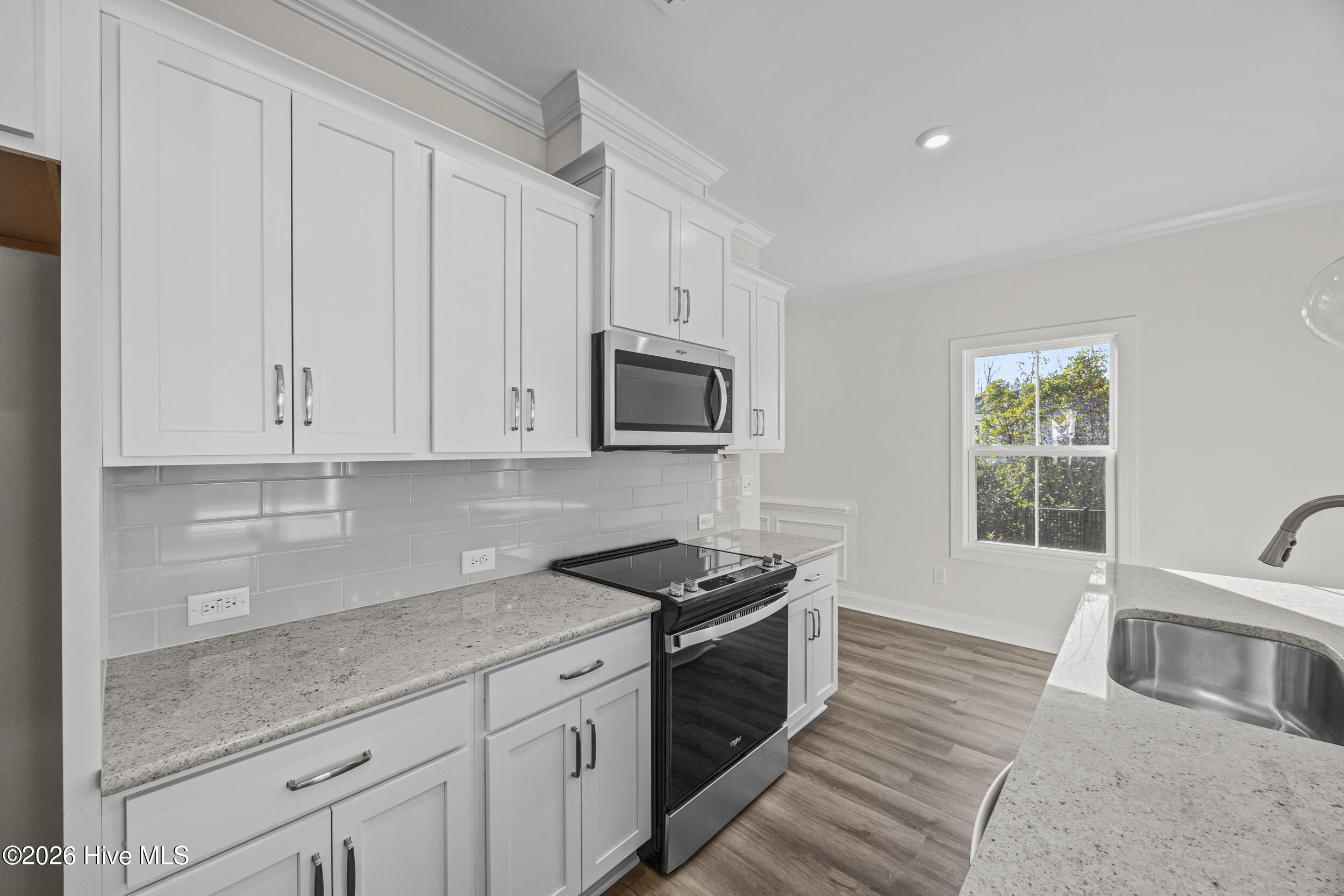 100556976 | Photo 13