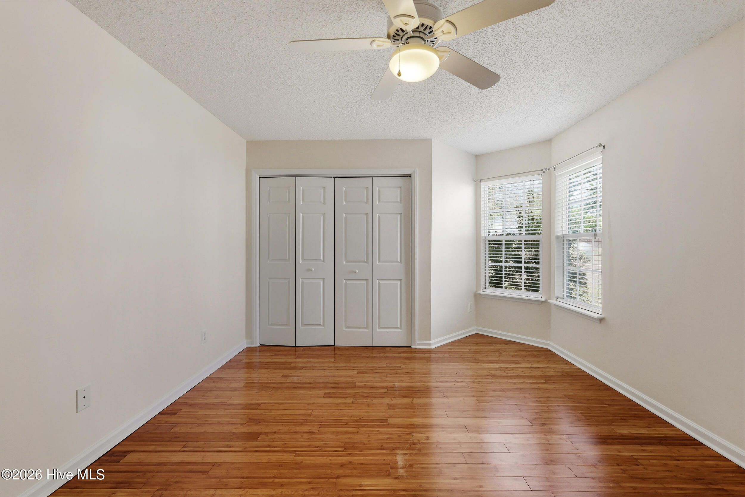 100560025 | Photo 15