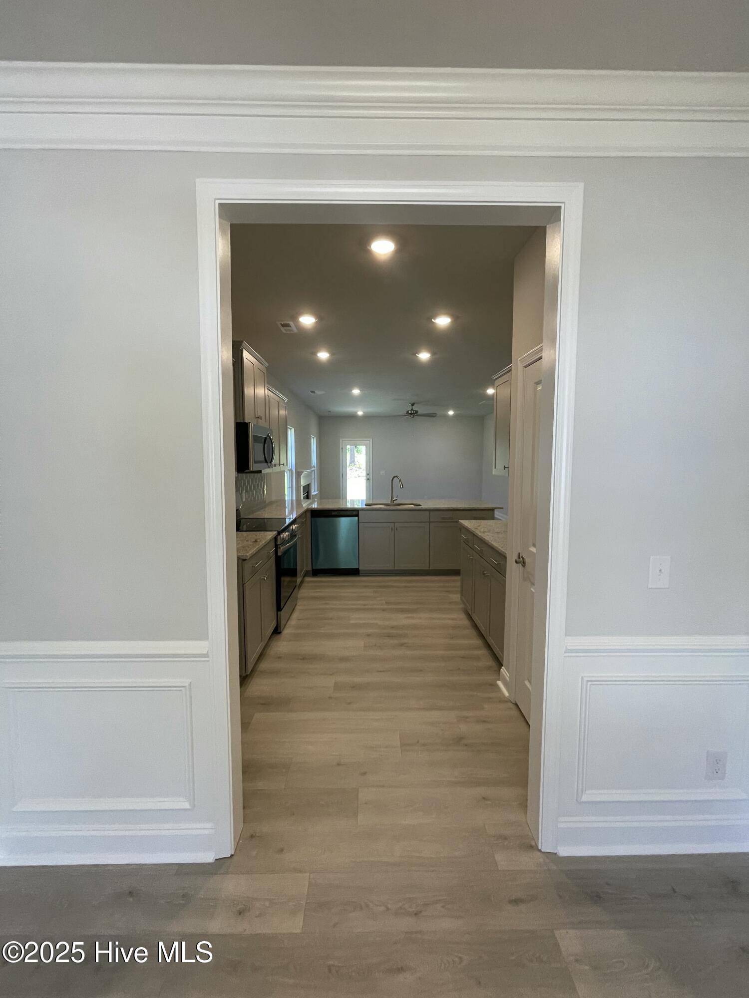 100522611 | Photo 16