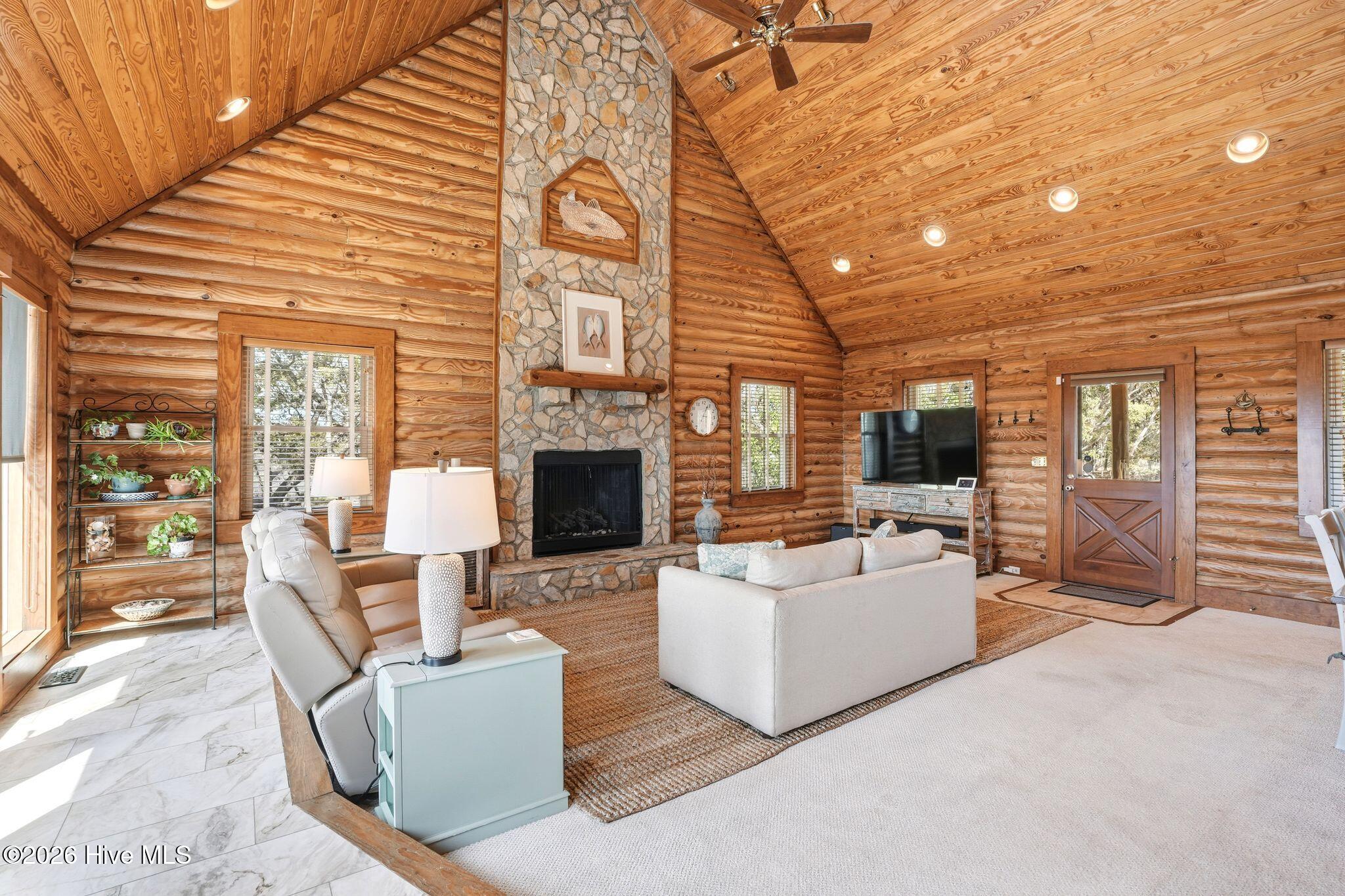 100565055 | Photo 19