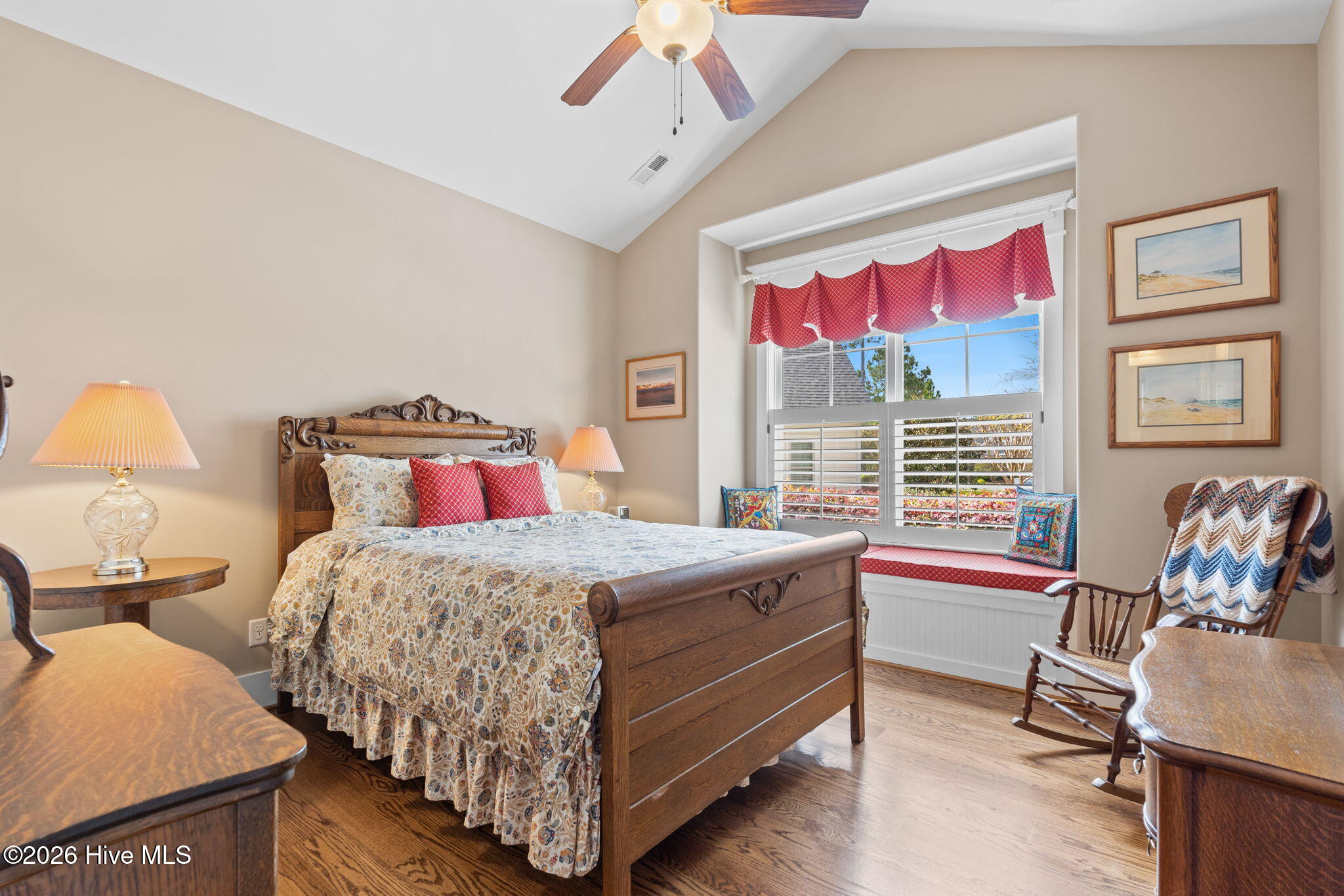 100566382 | Photo 32