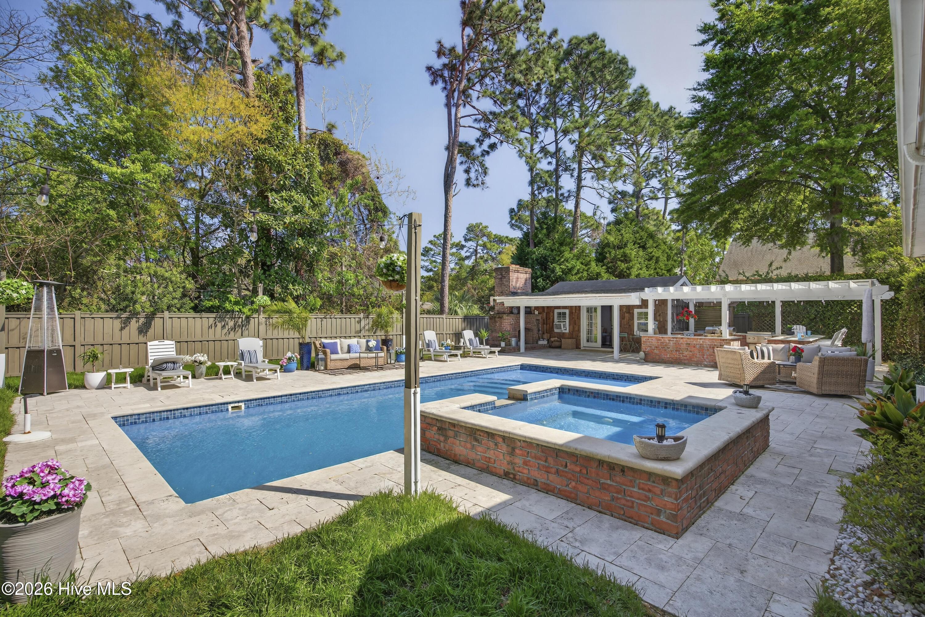 100564665 | Photo 52