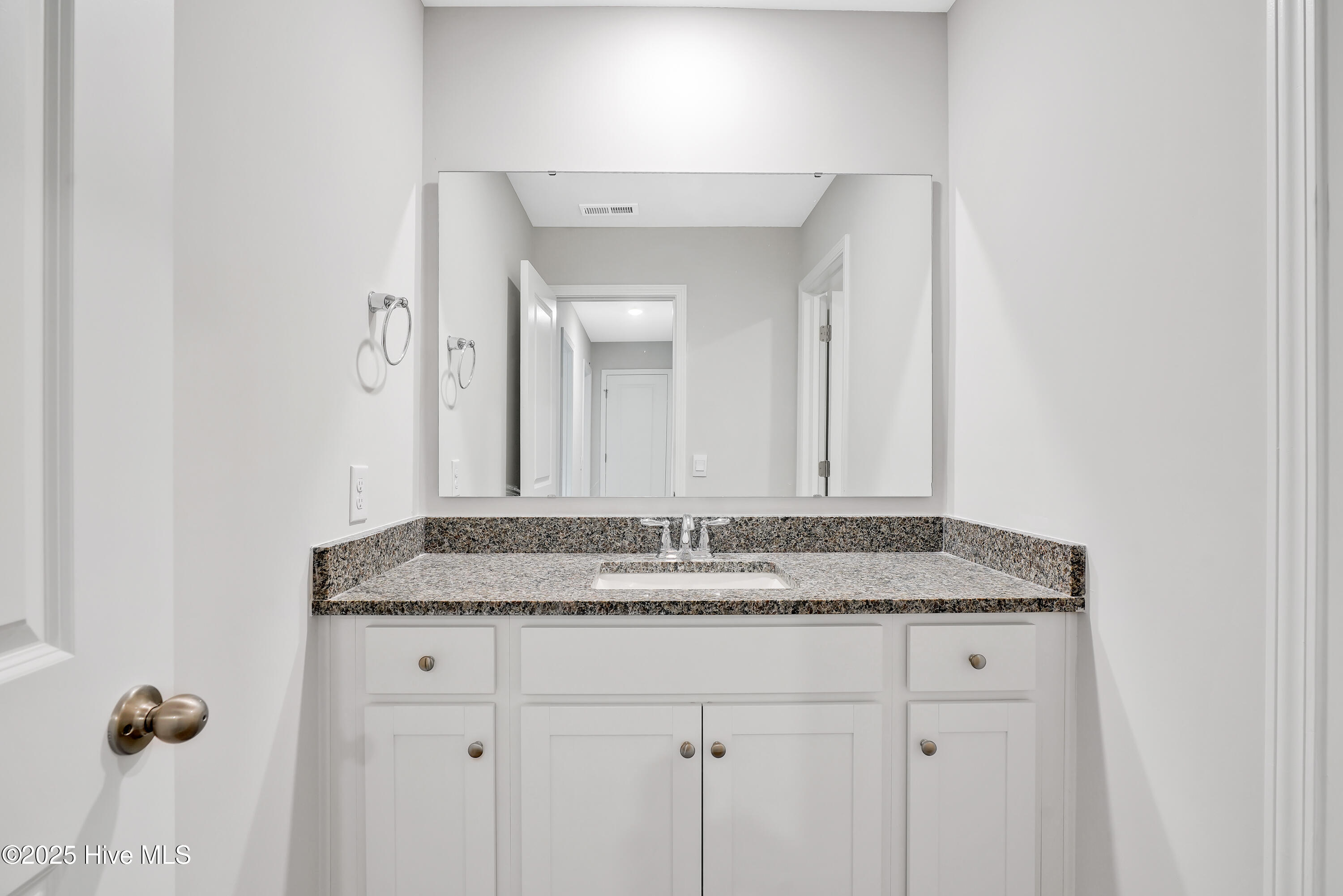 100551946 | Photo 21