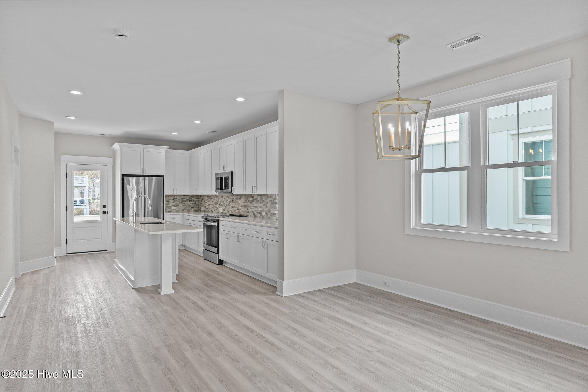 100489712 | Photo 17