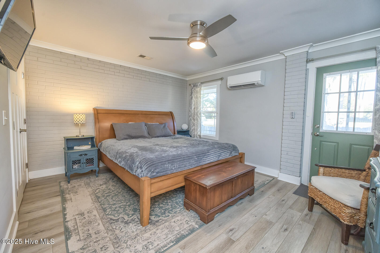 100545205 | Photo 46