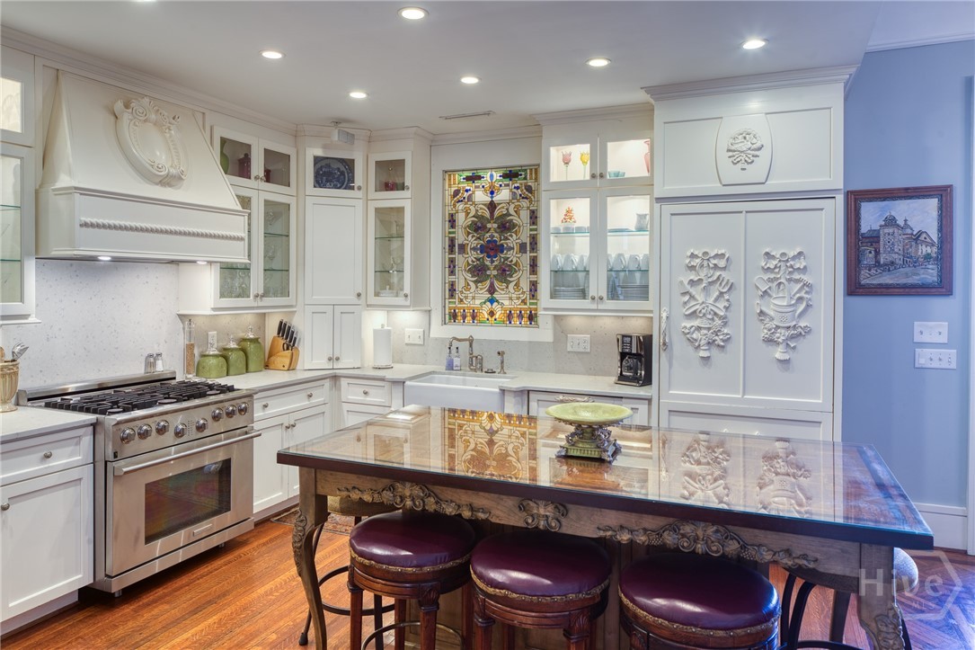 14 E Taylor Street, Savannah, GA, 31401