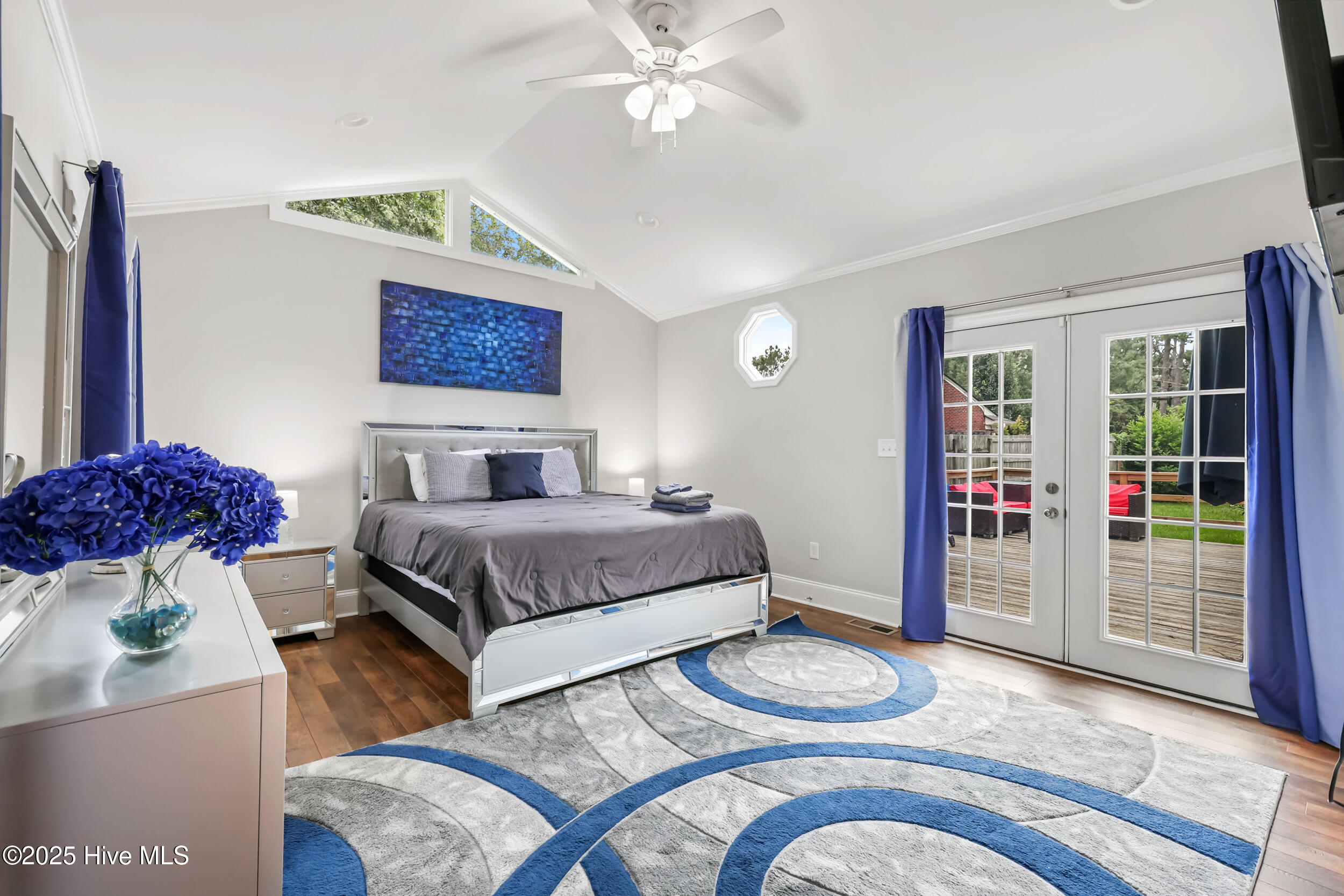 100526927 | Photo 14