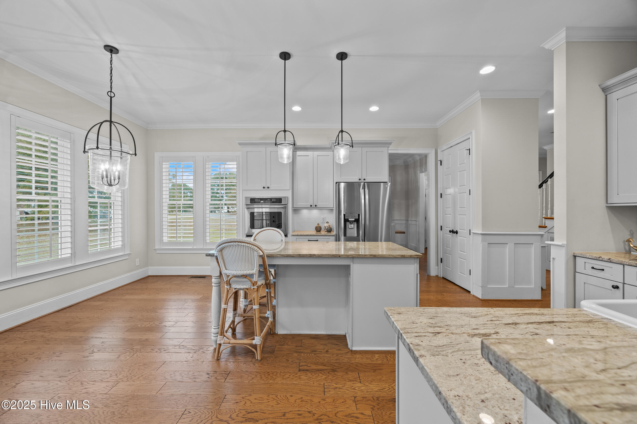 100570509 | Photo 34