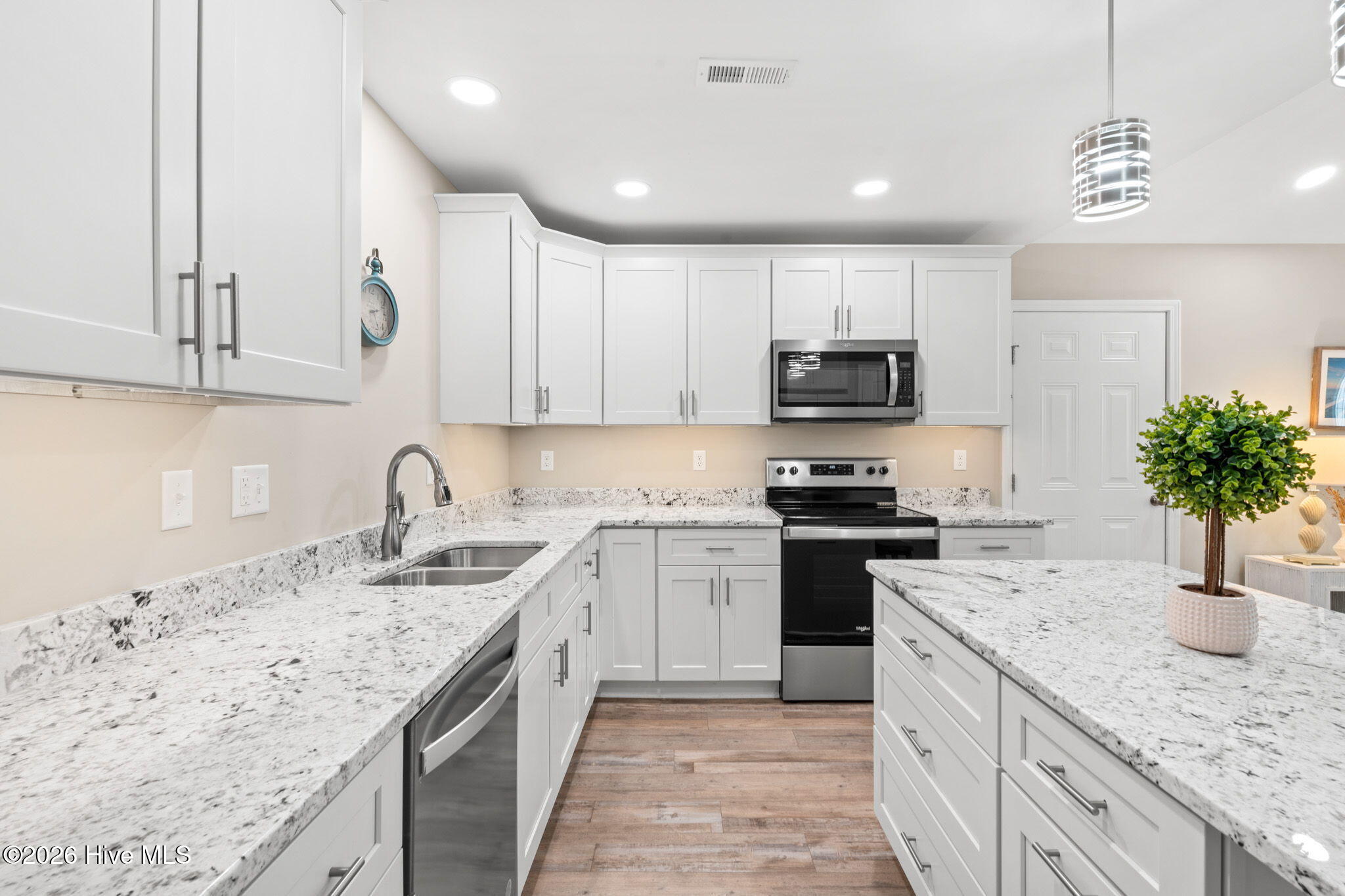 100564601 | Photo 11