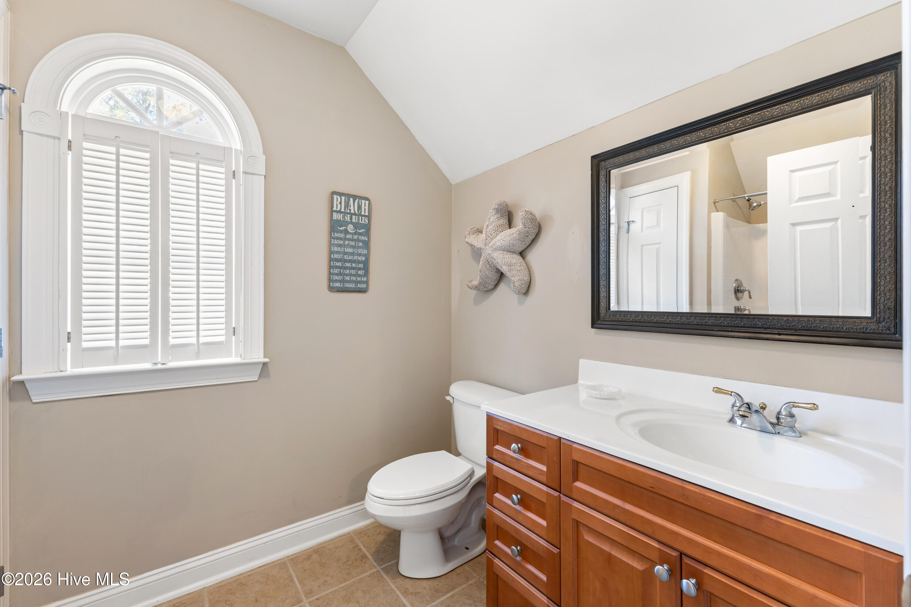 100553841 | Photo 32