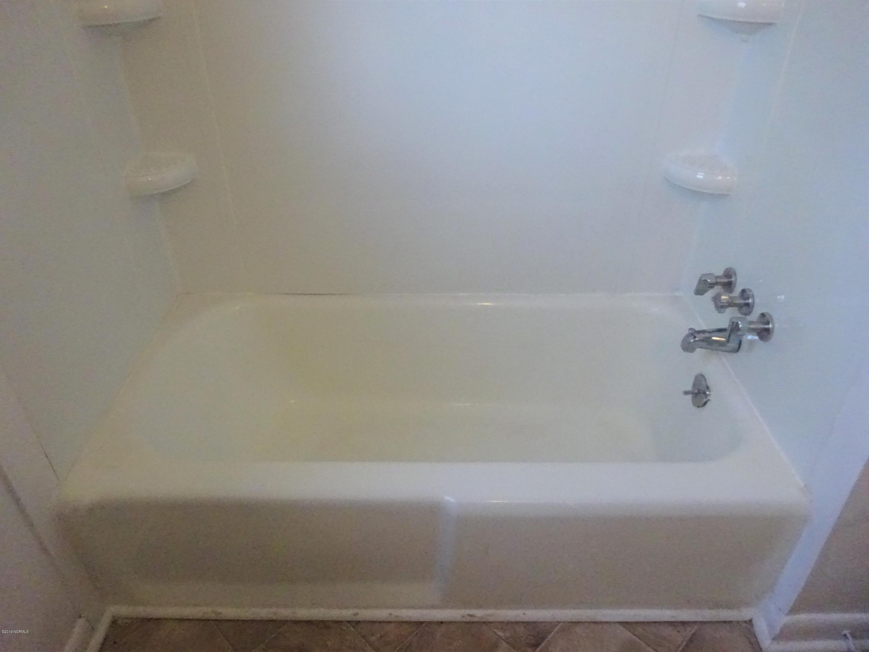 100561303 | Photo 15