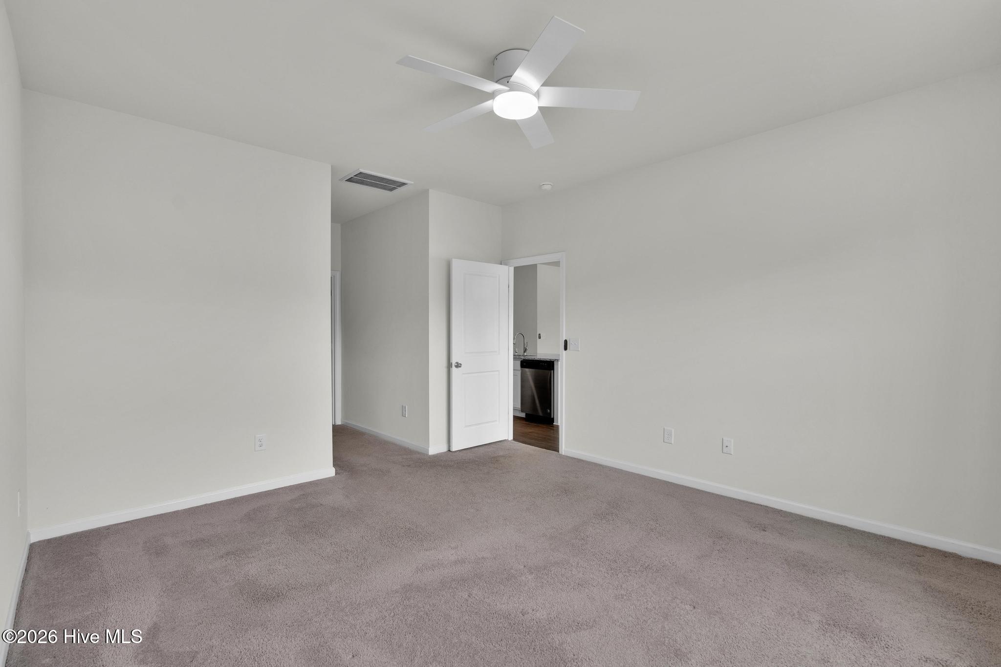 100557258 | Photo 18