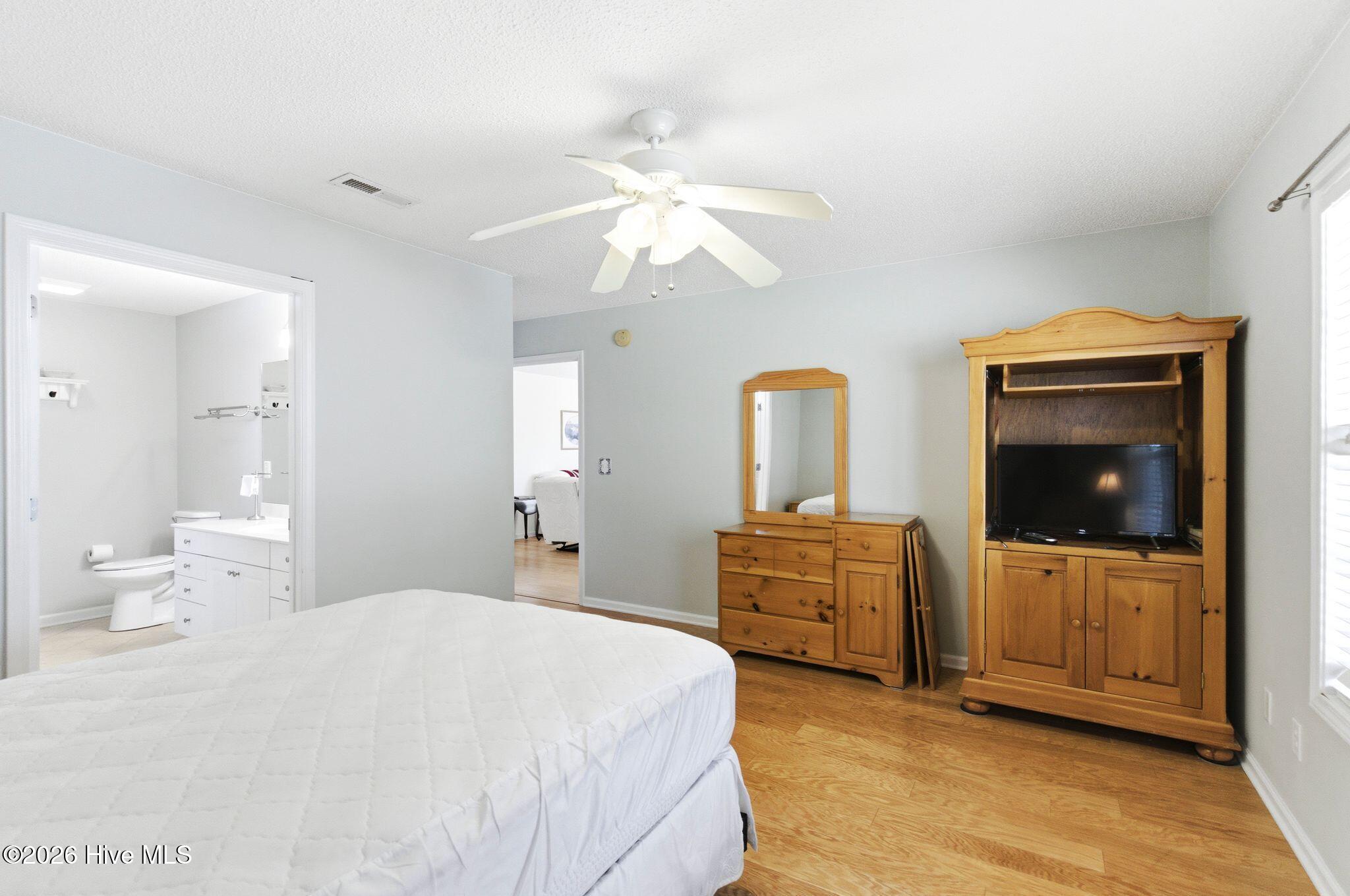 100562982 | Photo 30