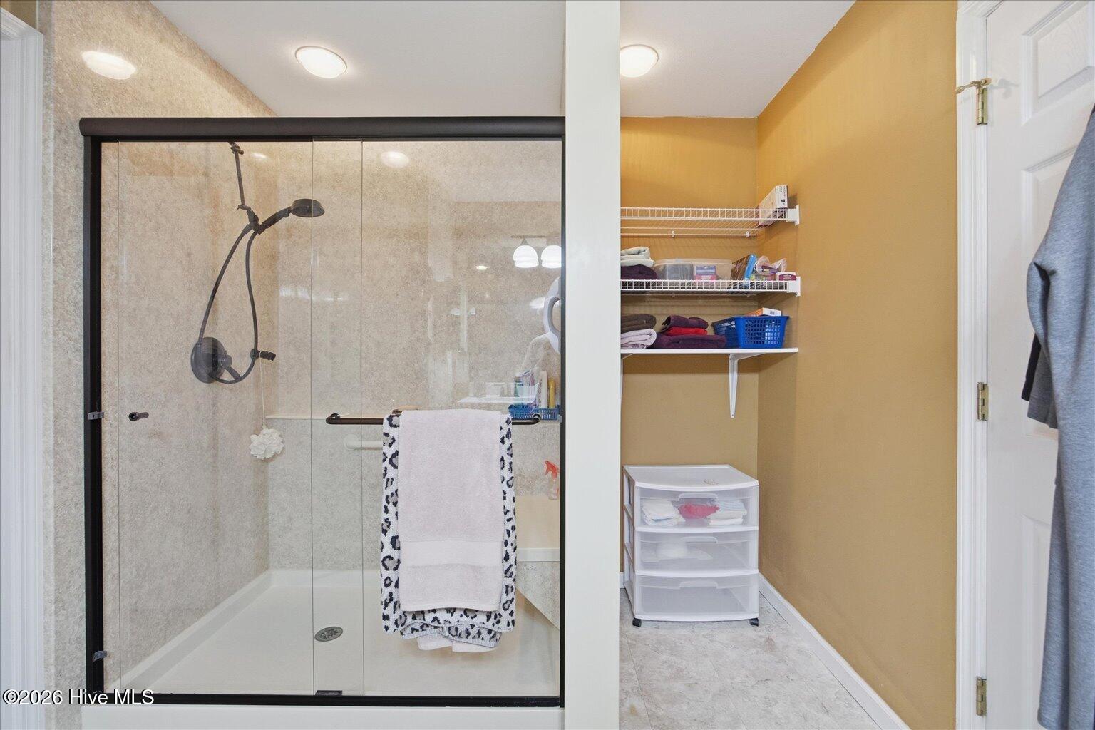 100560390 | Photo 18