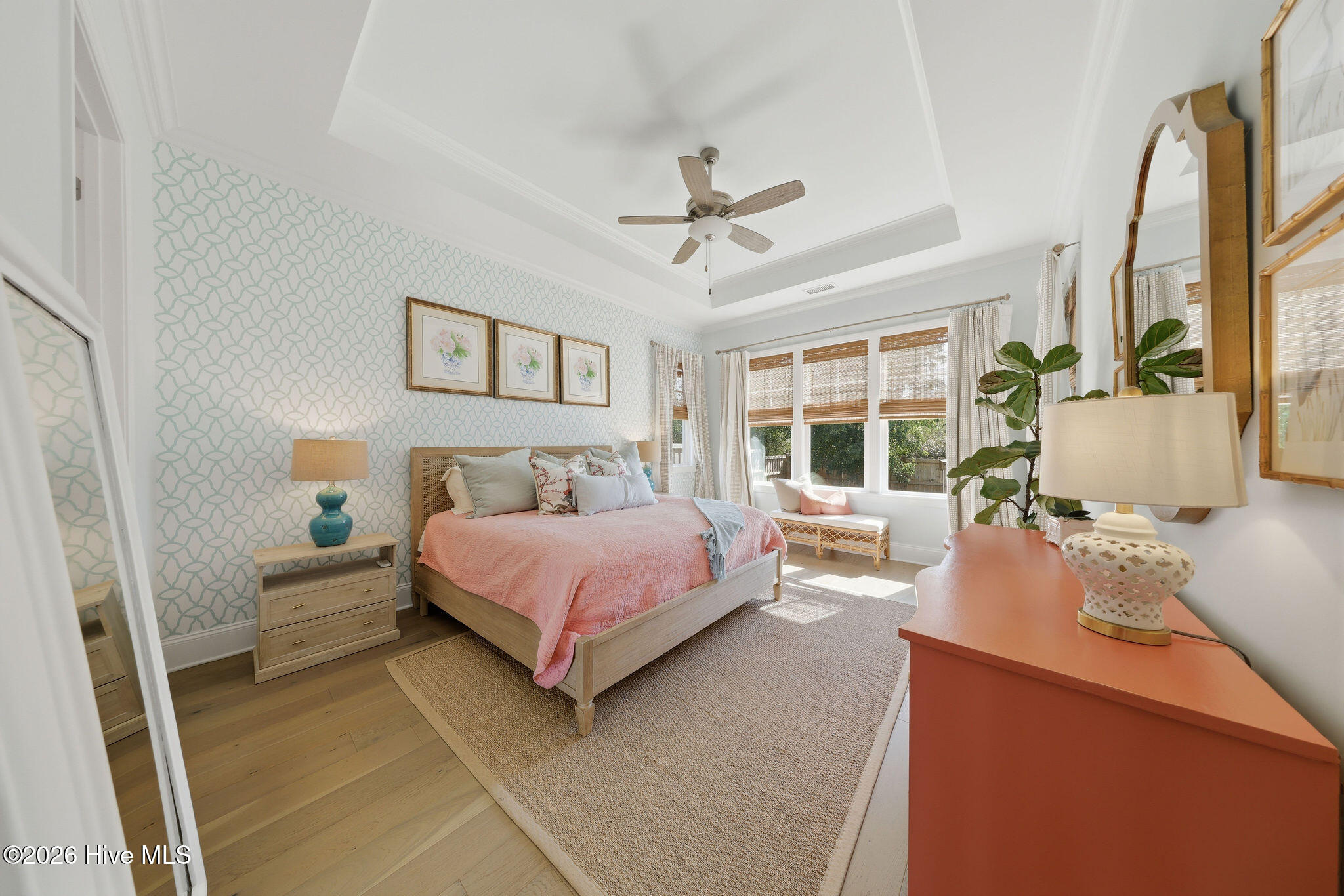 100569190 | Photo 26