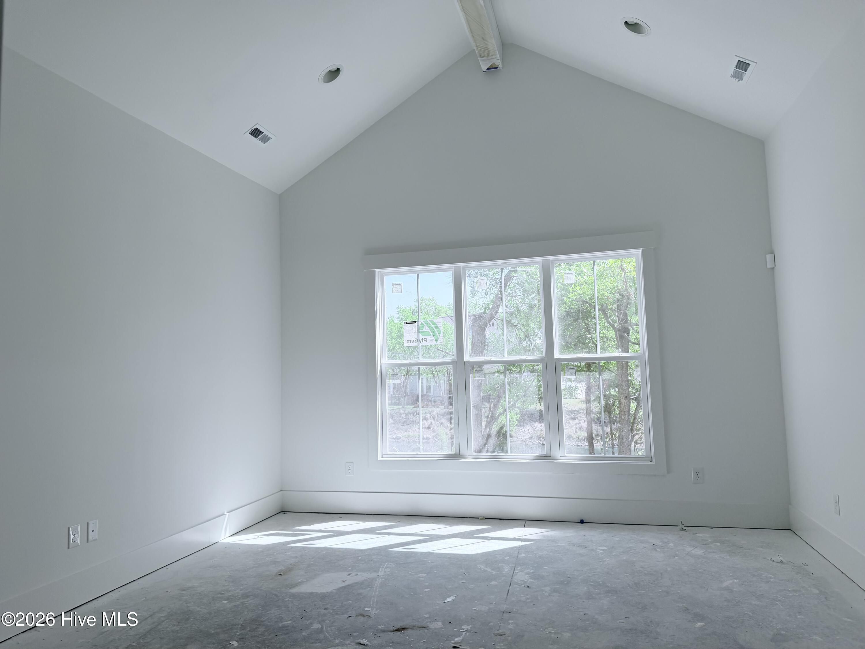 100543338 | Photo 16