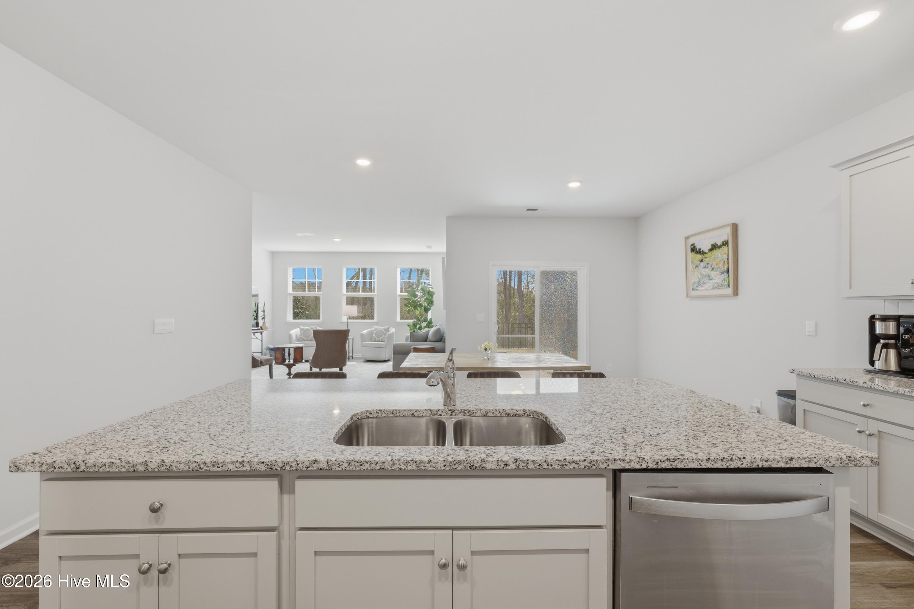 100564310 | Photo 18