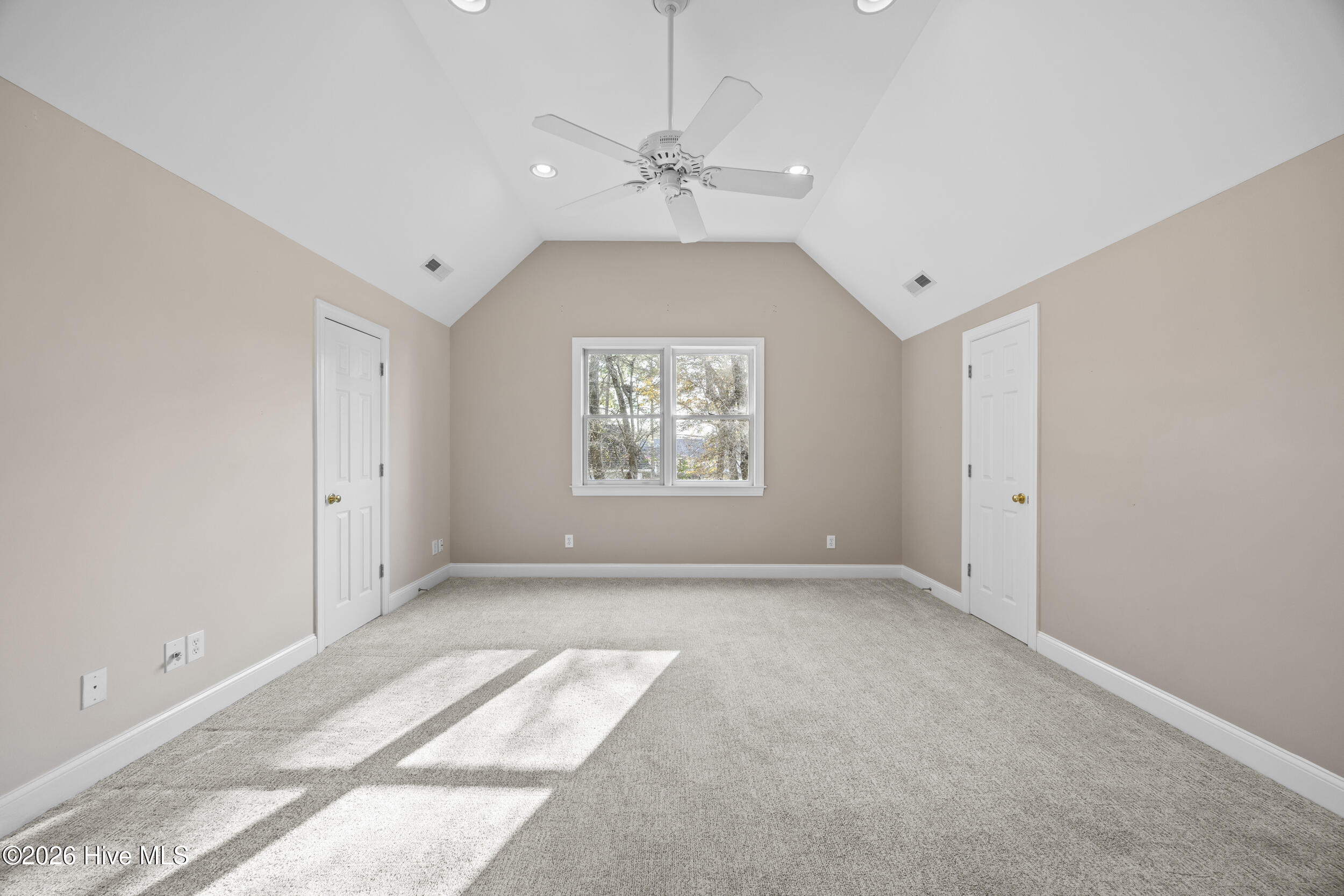 100560704 | Photo 53