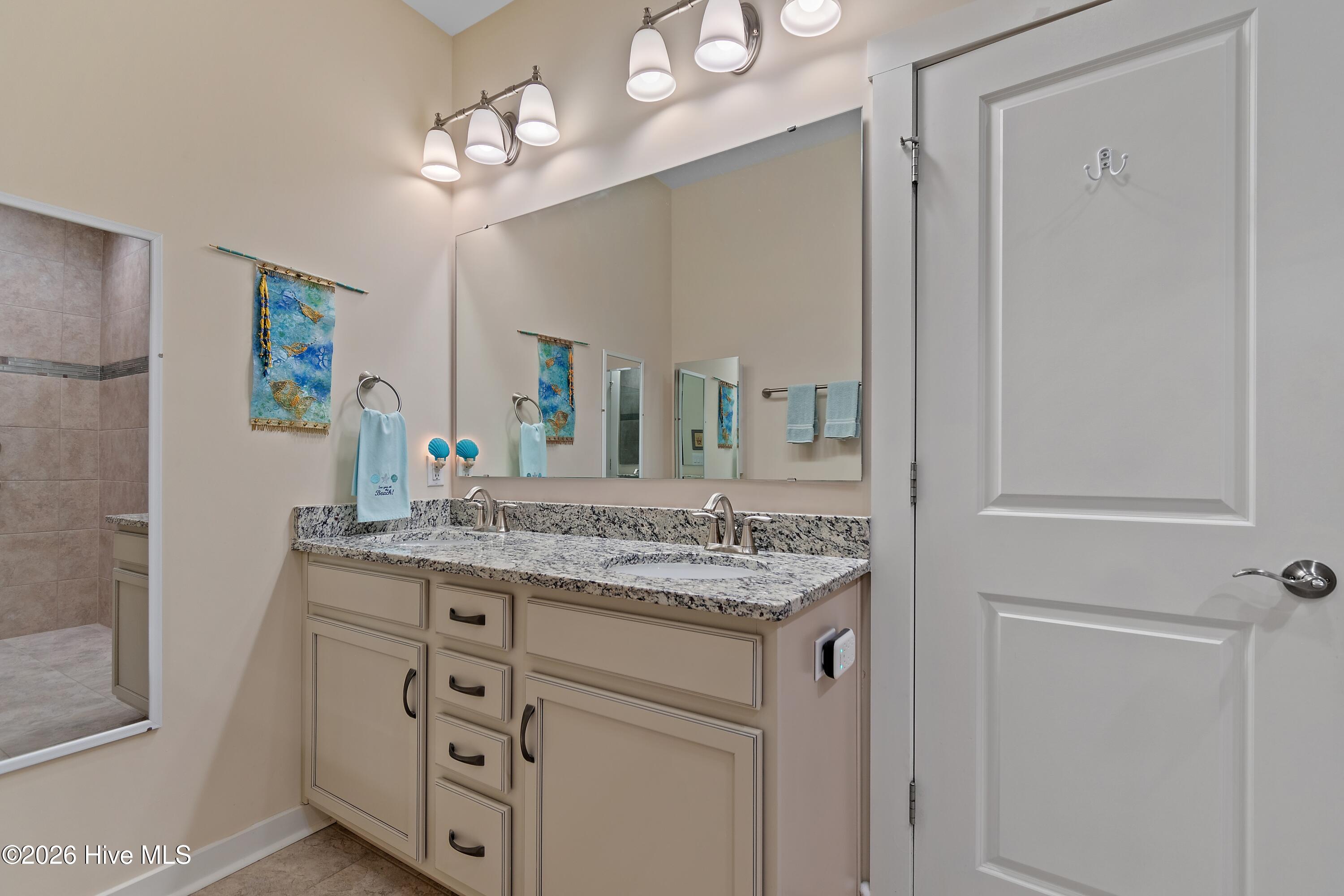 100557254 | Photo 28