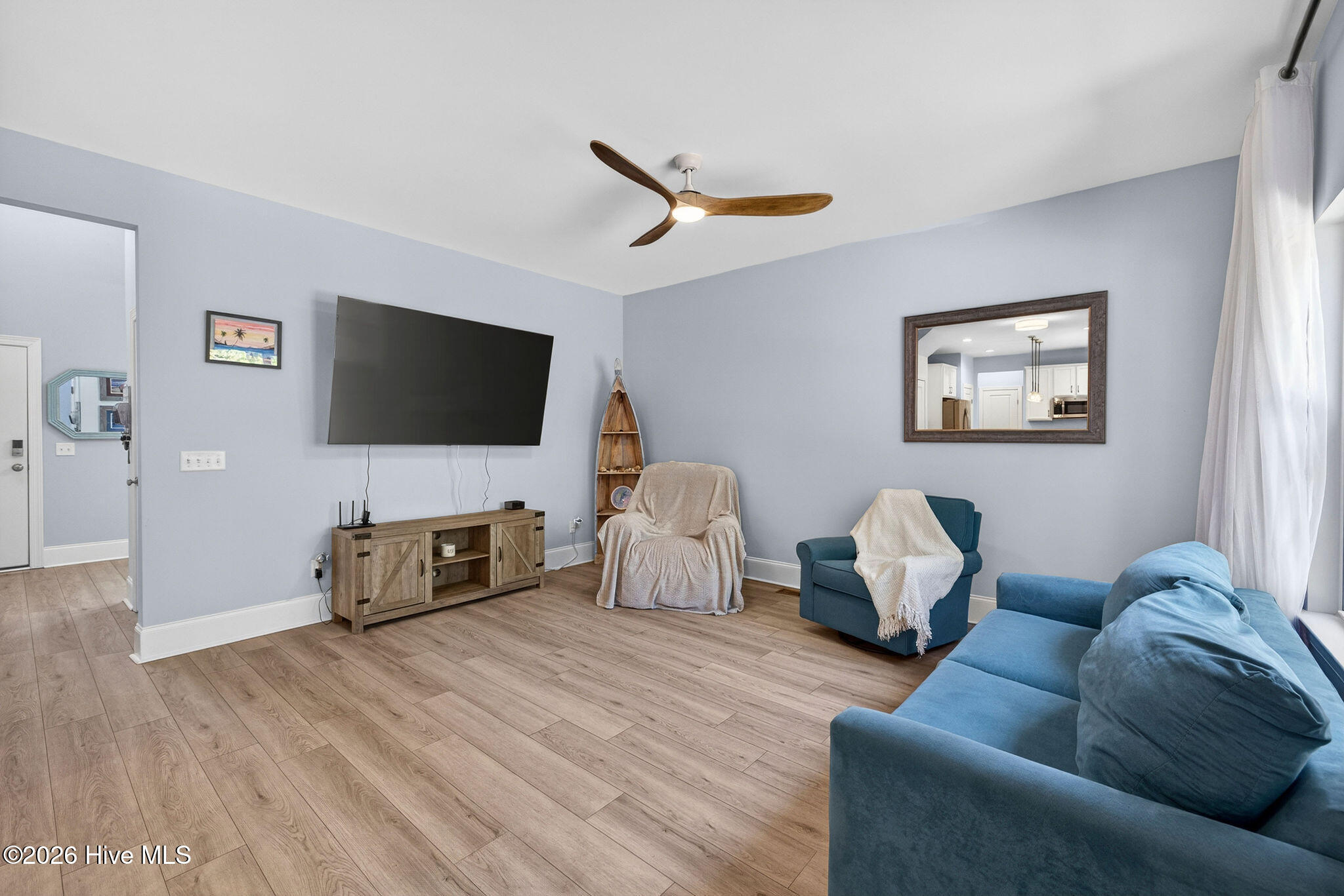 100570587 | Photo 13