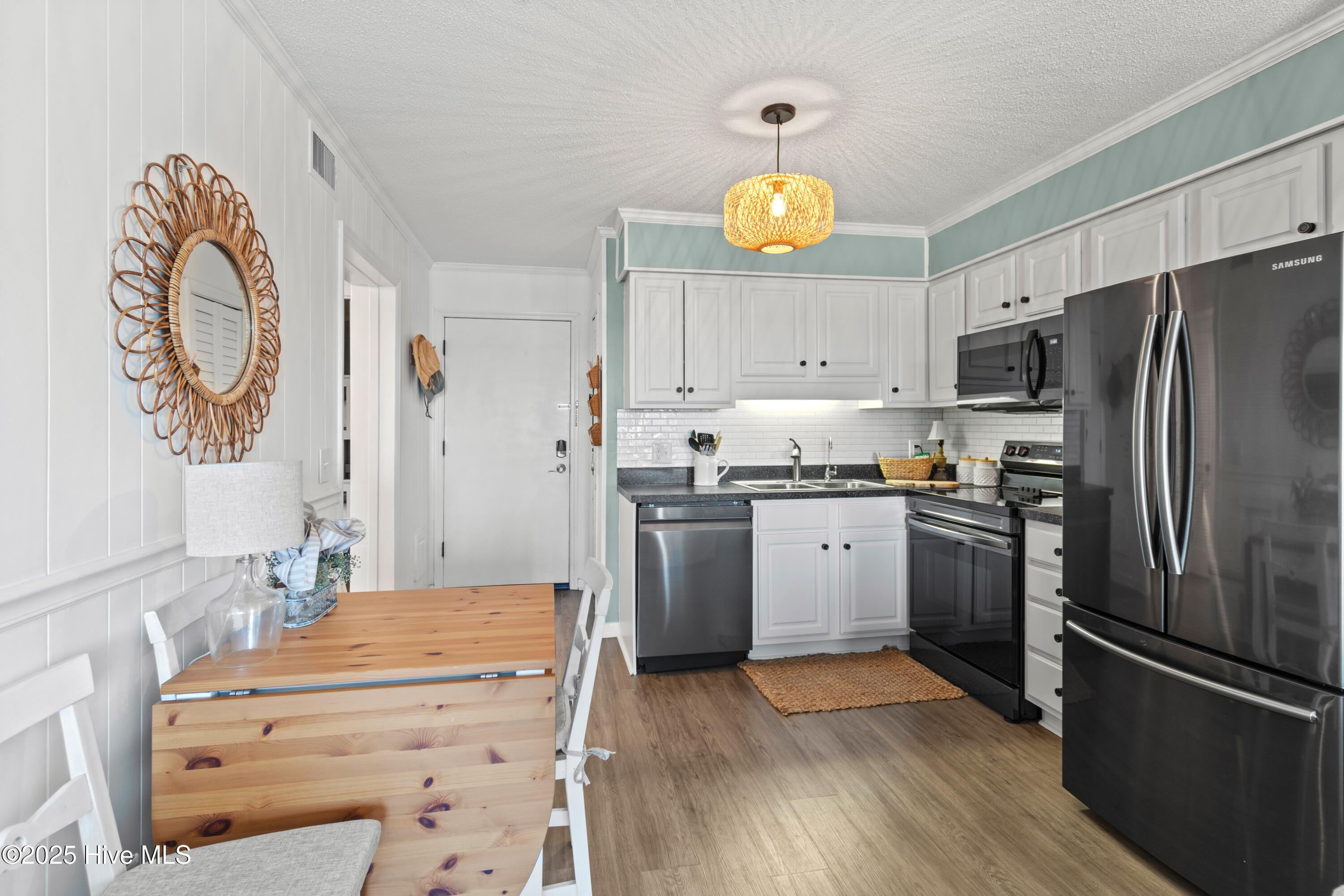 100492012 | Photo 16