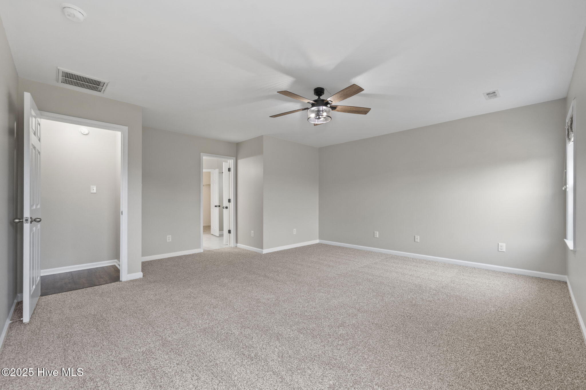 100539227 | Photo 18