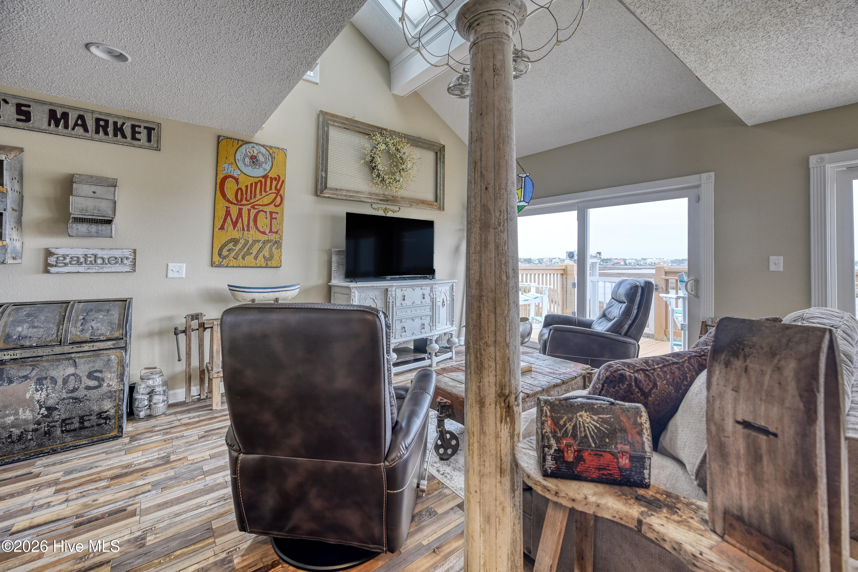 100558069 | Photo 20