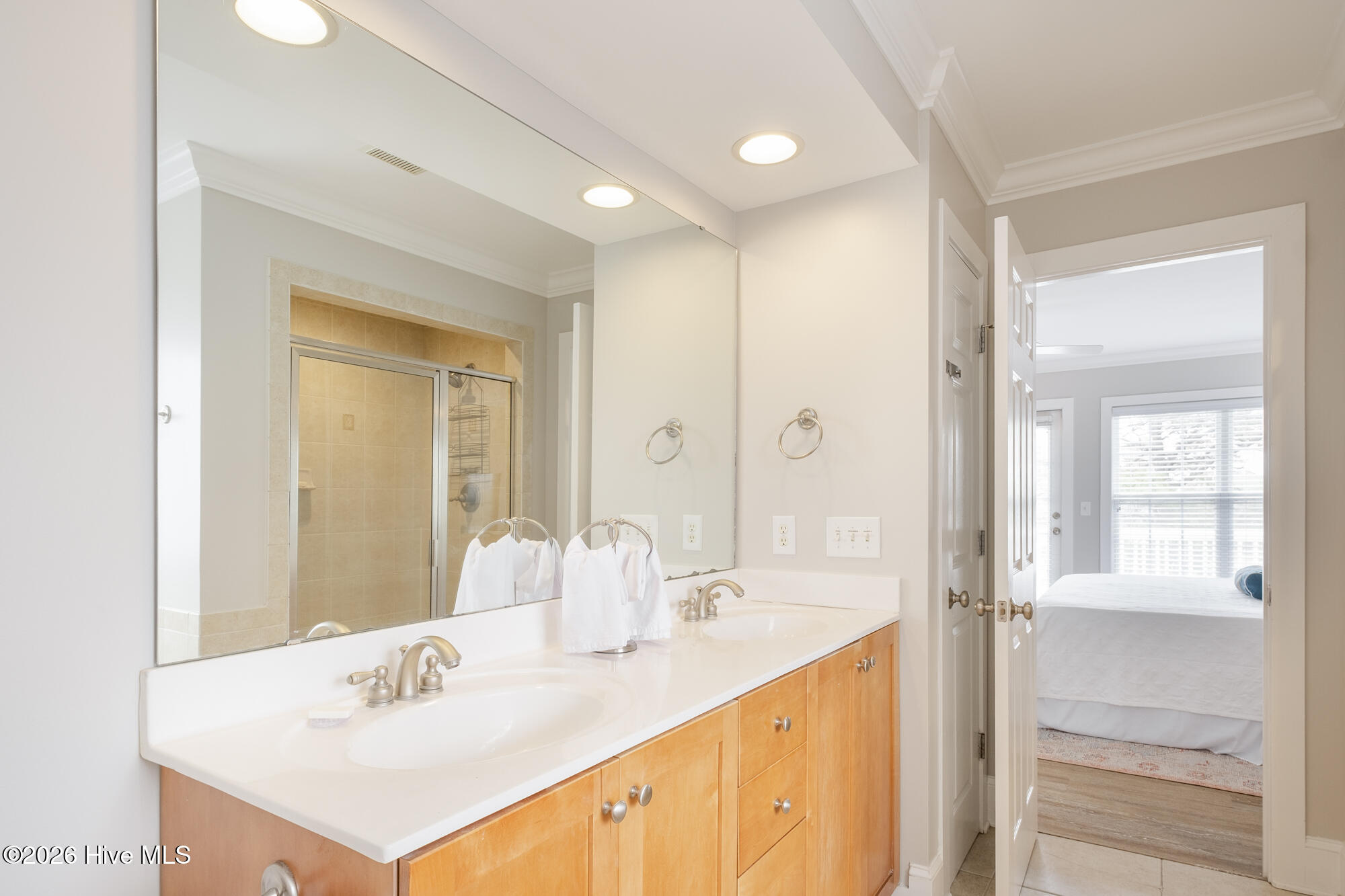 100557553 | Photo 25