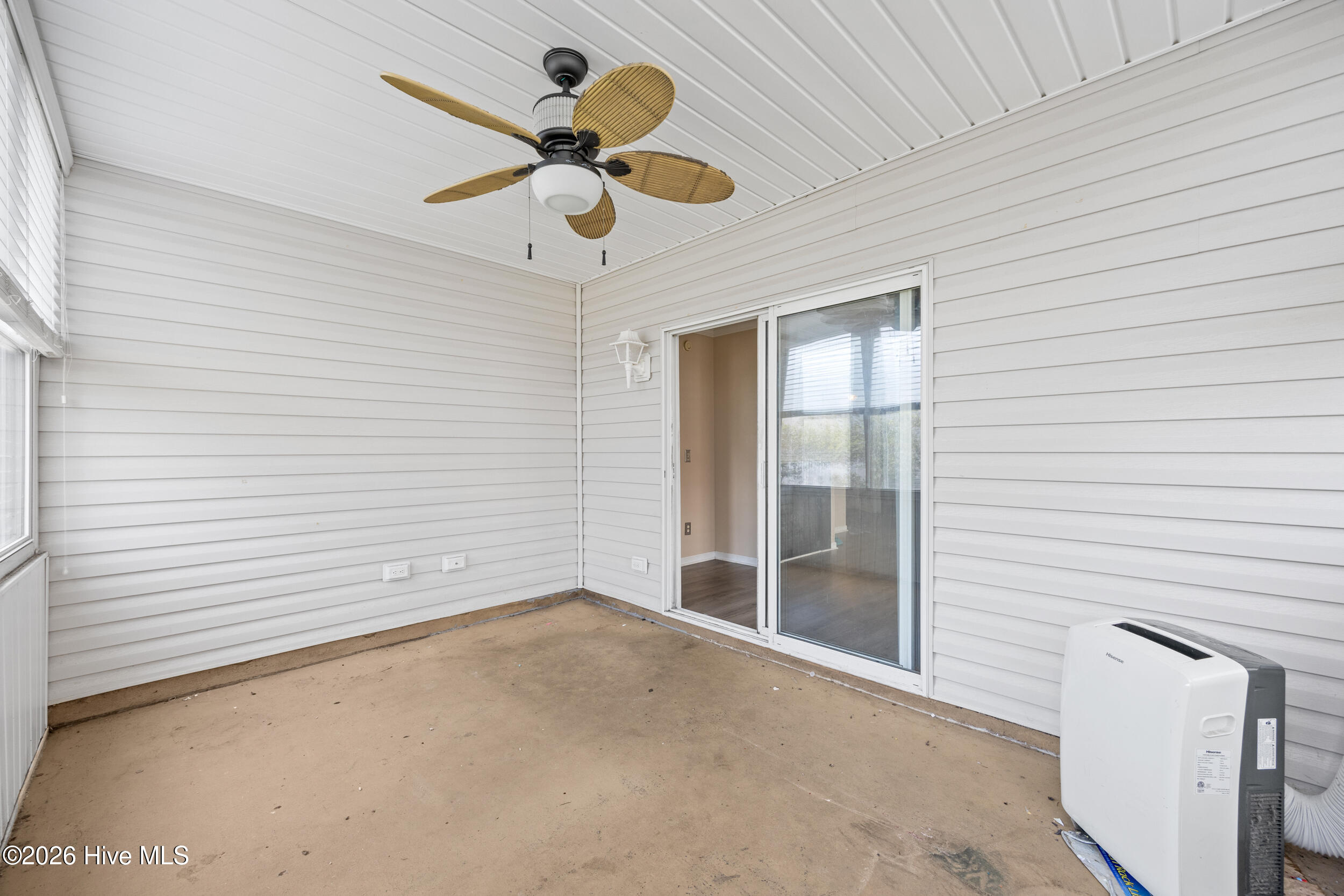 100564303 | Photo 24