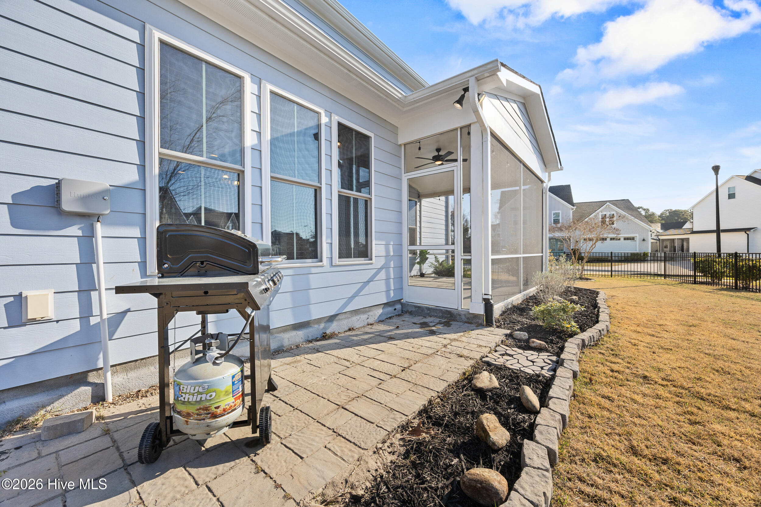 100560002 | Photo 41