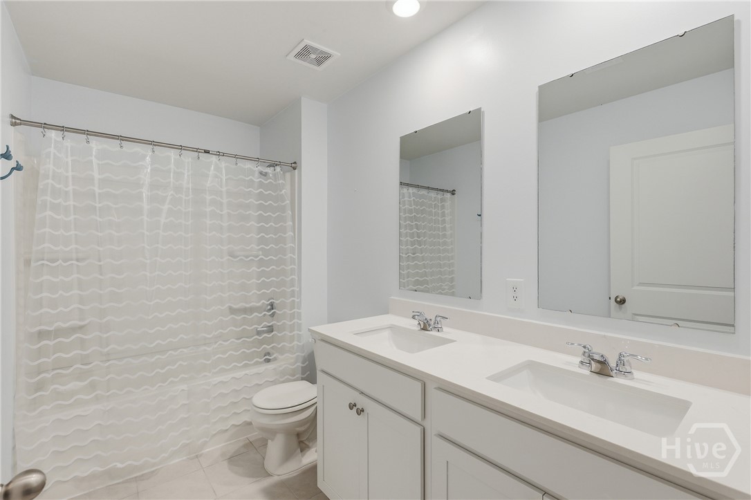 Upstairs full bath